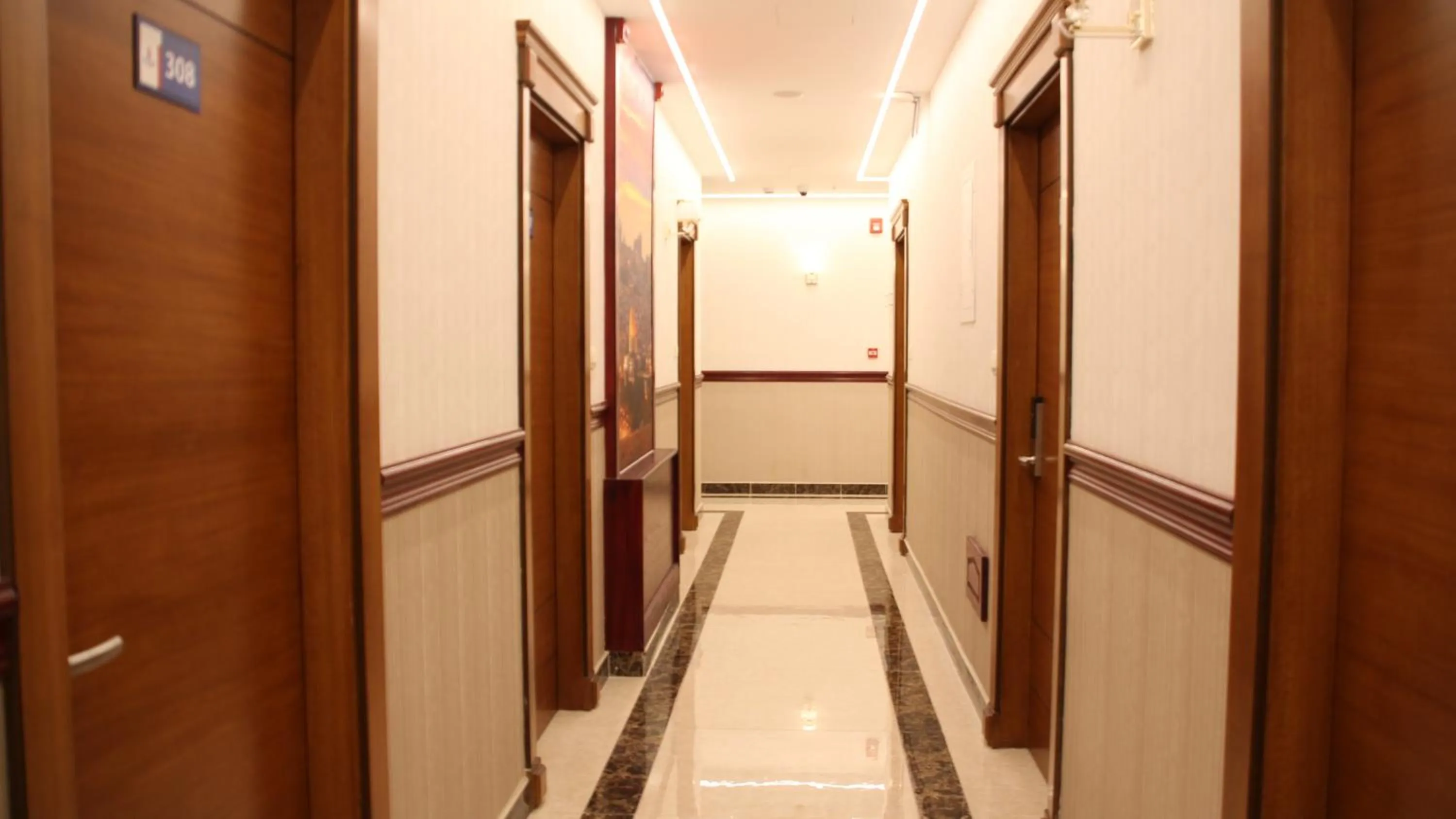 room service in Big Ben Hotel Suites