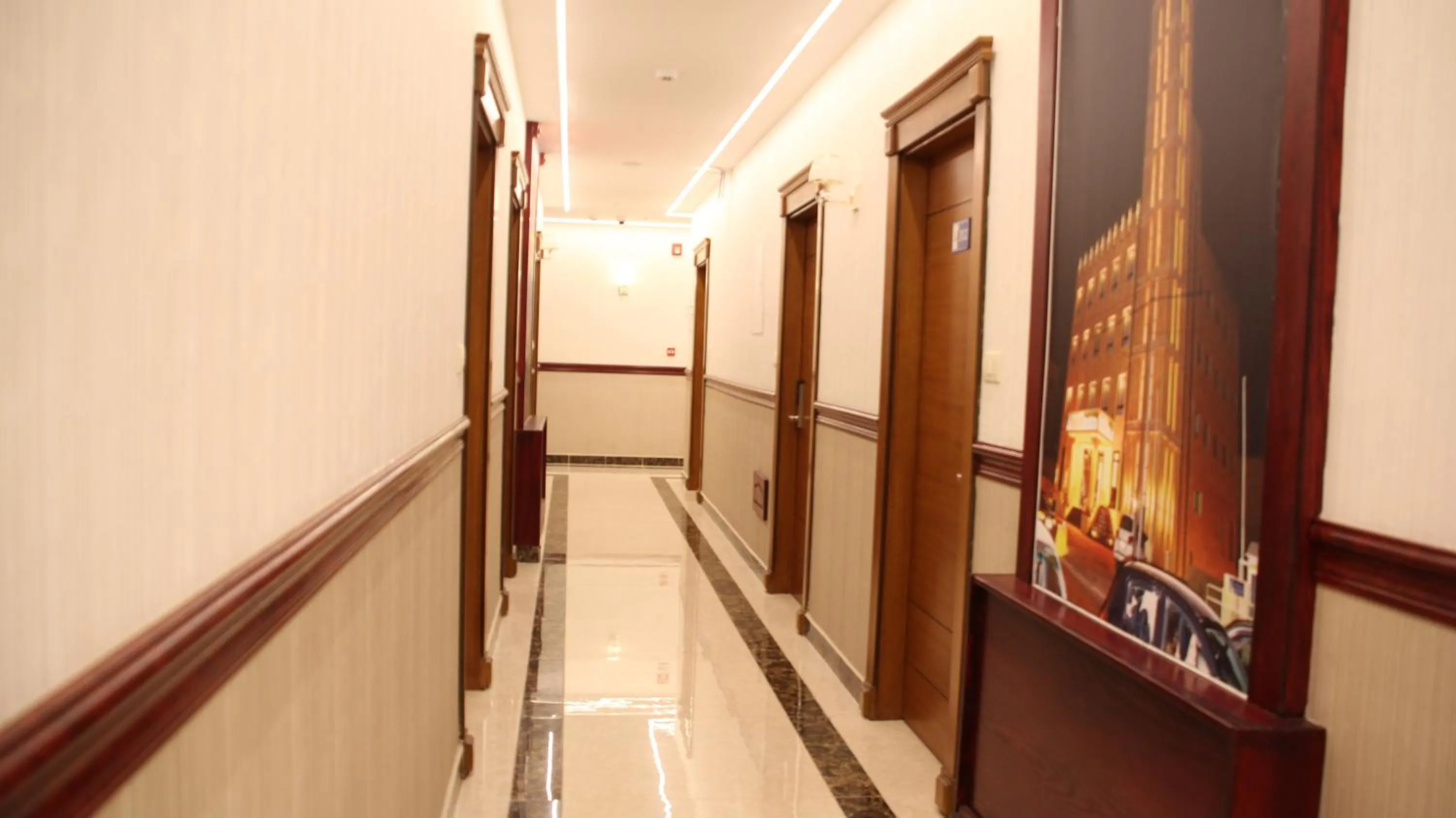 room service in Big Ben Hotel Suites