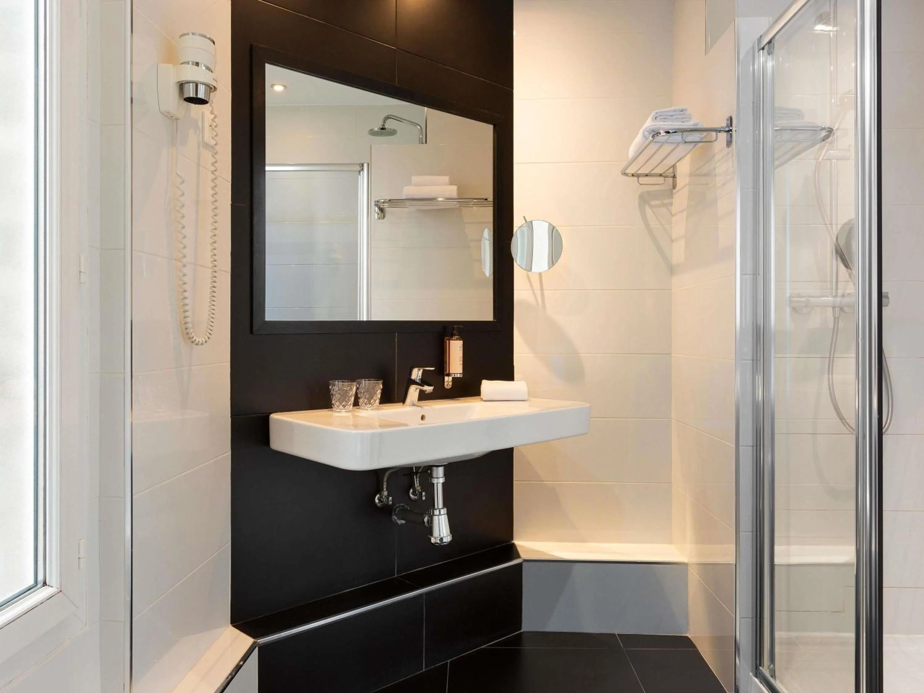 Bedroom in Mercure Paris Alesia