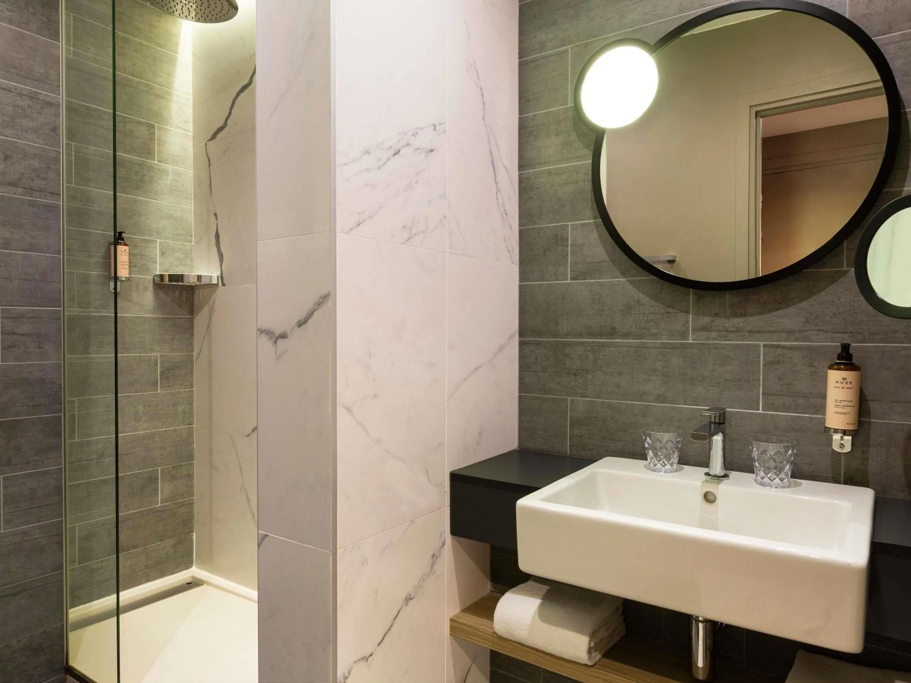 Property building in Mercure Paris Alesia