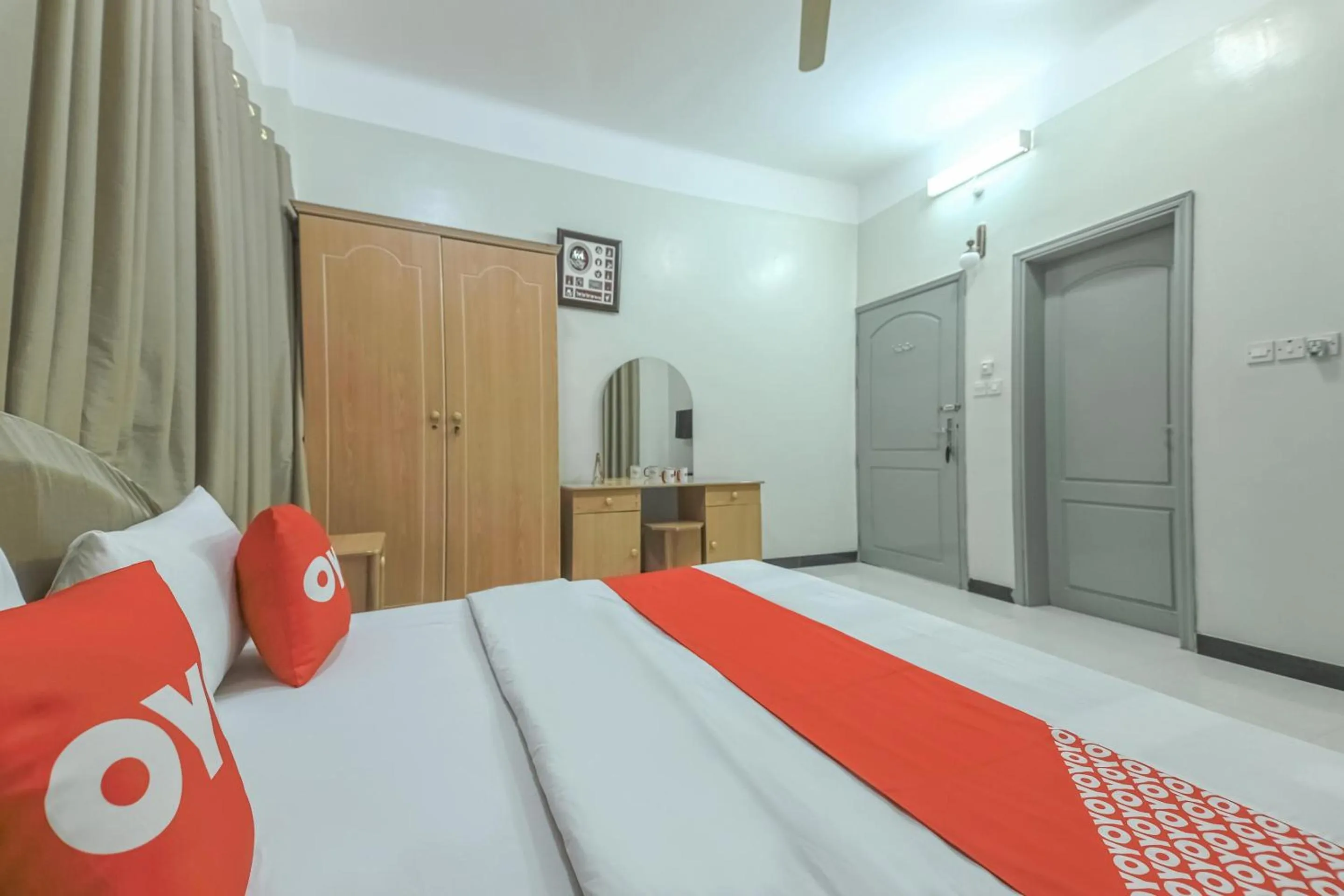 Bedroom in Super OYO 108 Marsa Al Masafar Hotel Apartment