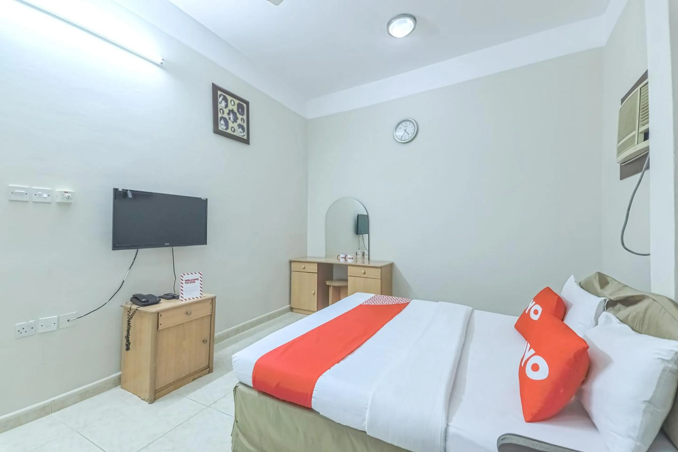 Bedroom in Super OYO 108 Marsa Al Masafar Hotel Apartment