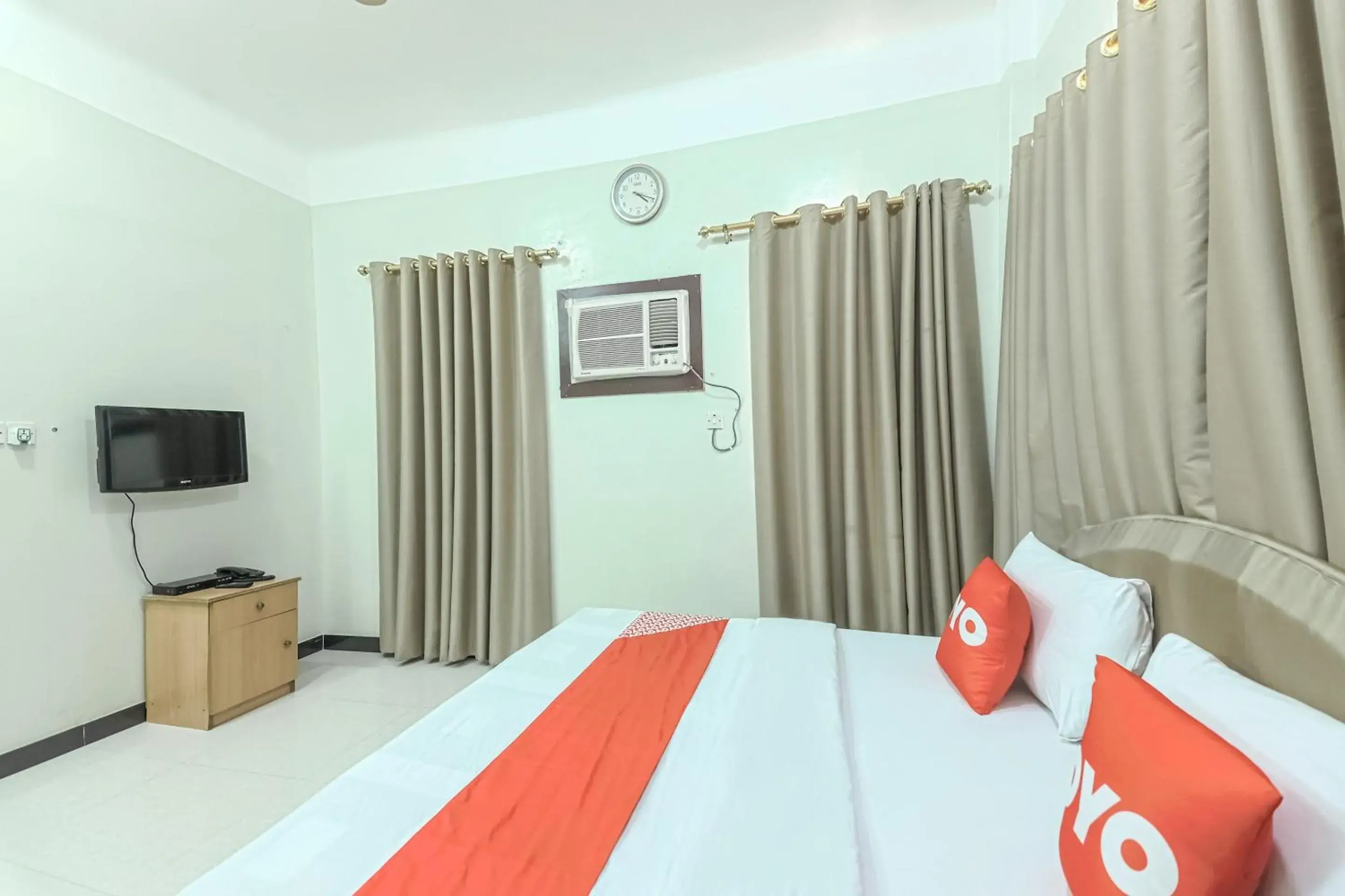 Bedroom in Super OYO 108 Marsa Al Masafar Hotel Apartment Bedroom in Super OYO 108 Marsa Al Masafar Hotel Apartment