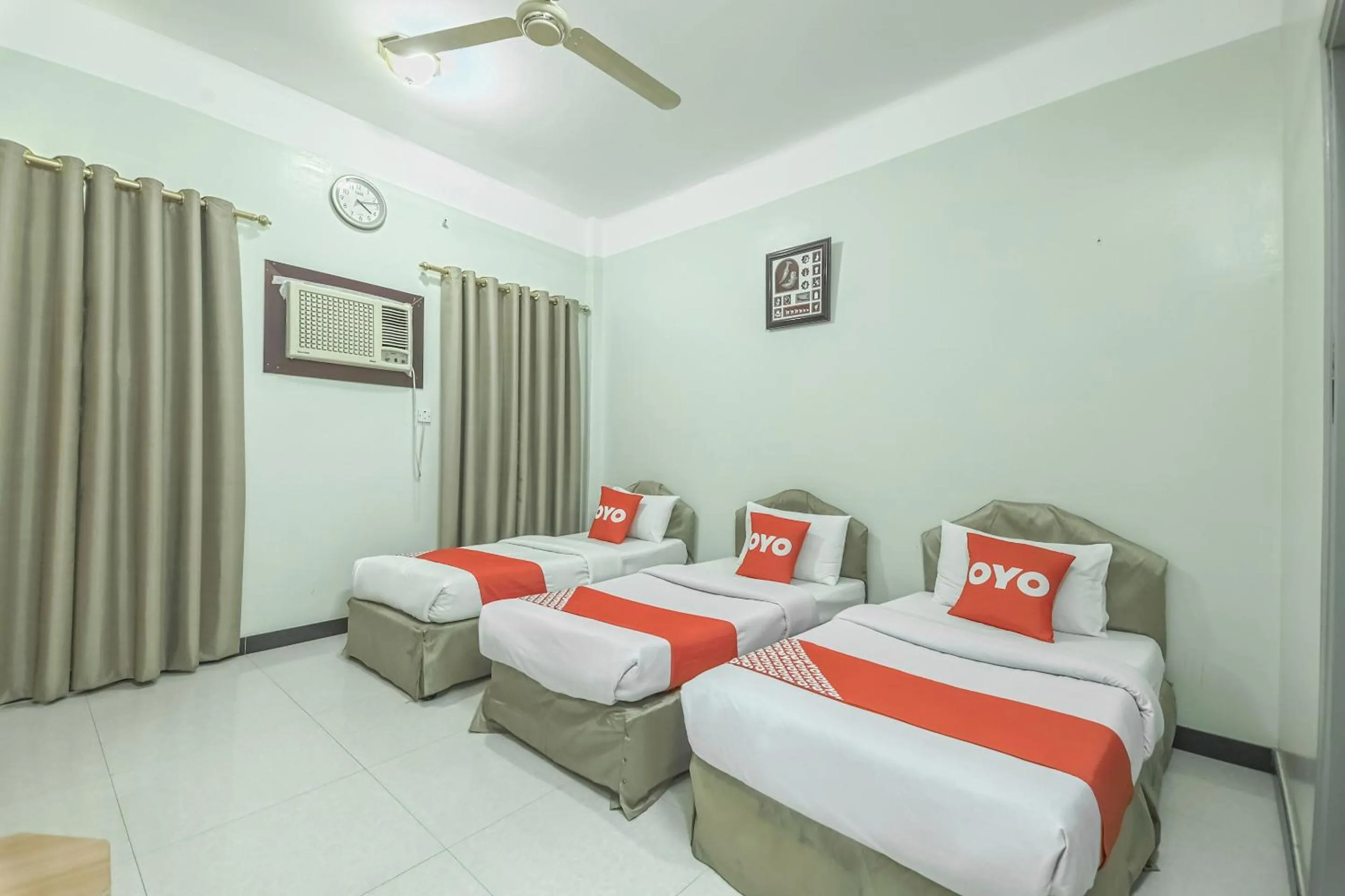 Bedroom in Super OYO 108 Marsa Al Masafar Hotel Apartment