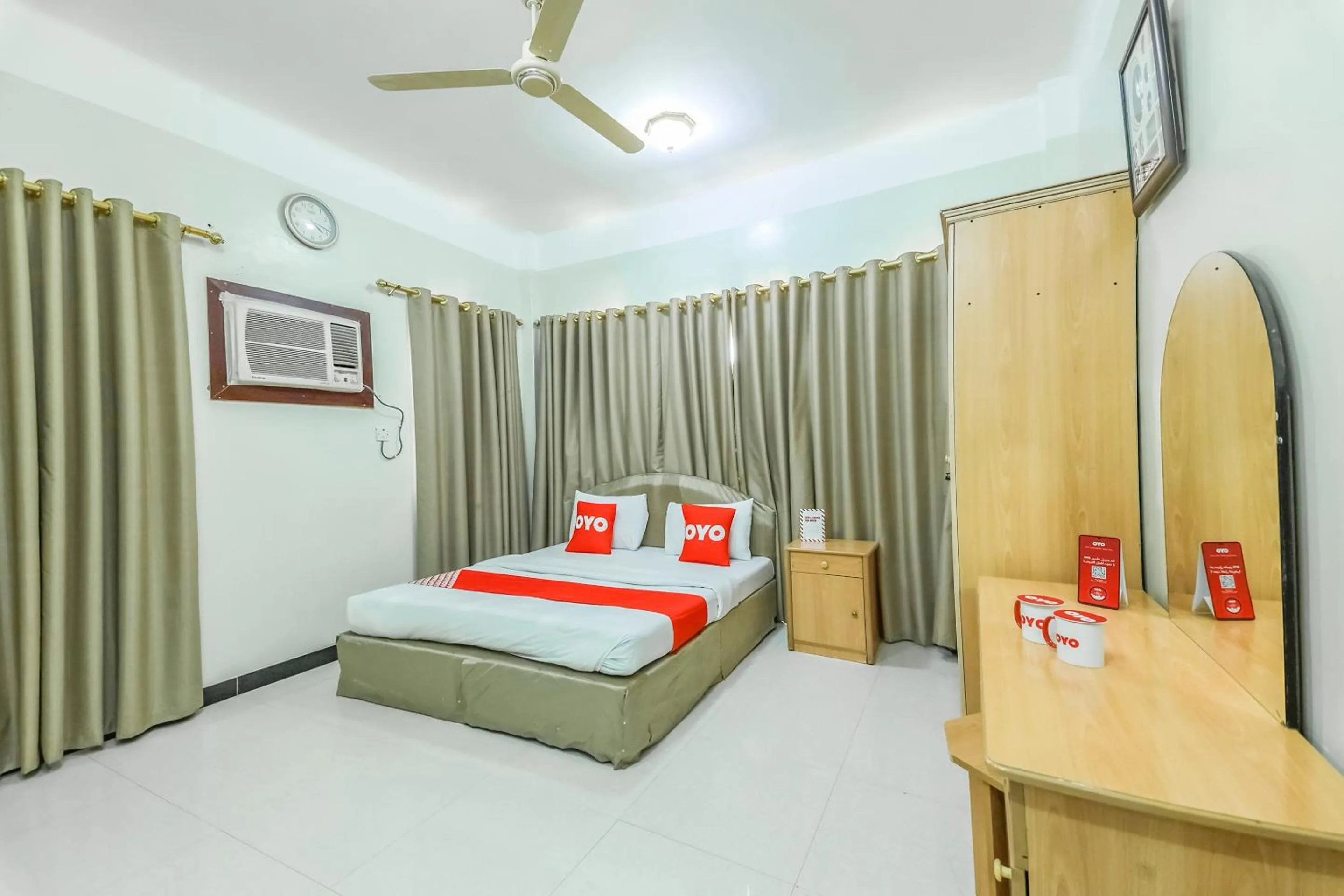 Bedroom in Super OYO 108 Marsa Al Masafar Hotel Apartment