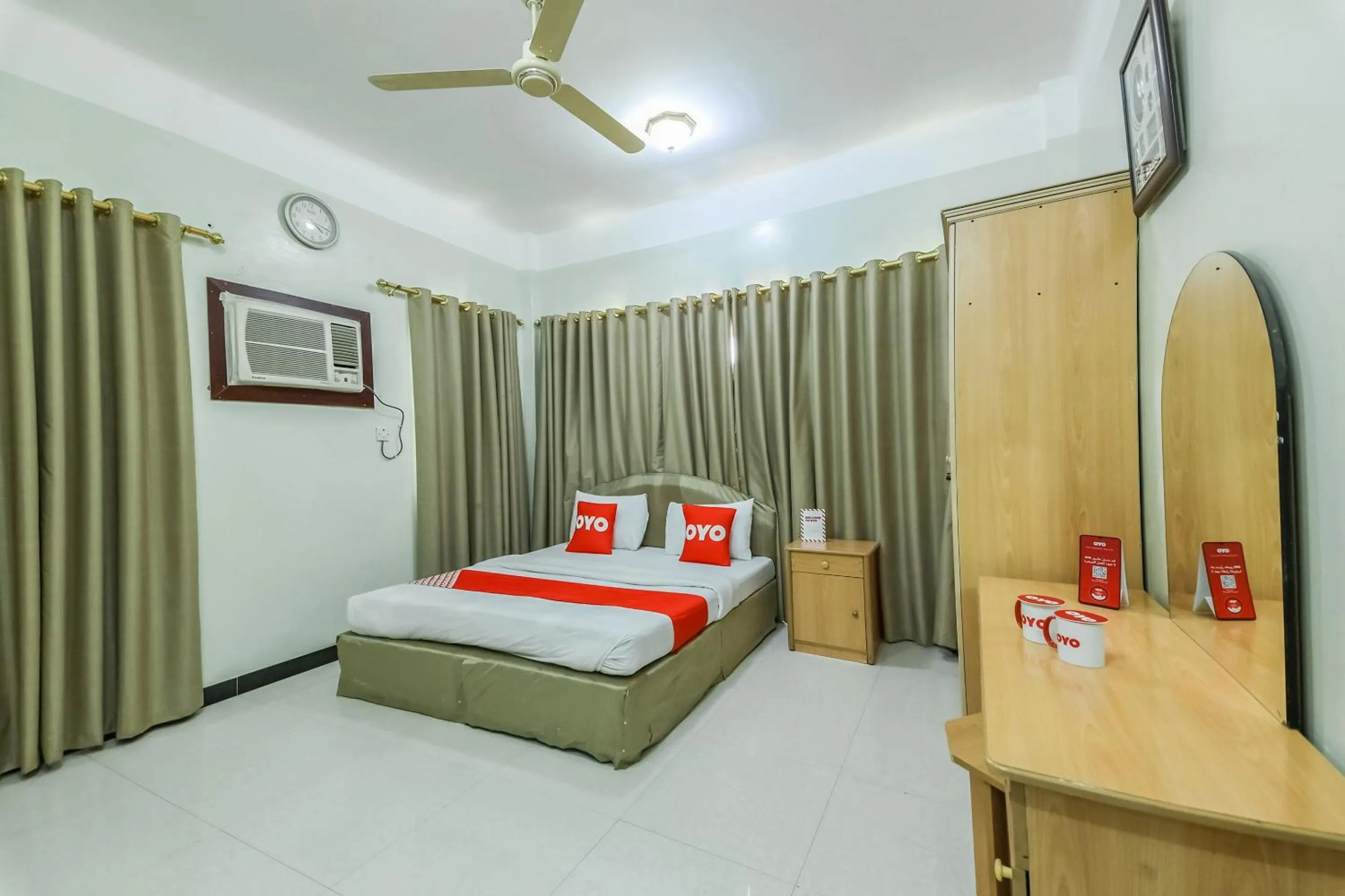 Bedroom in Super OYO 108 Marsa Al Masafar Hotel Apartment