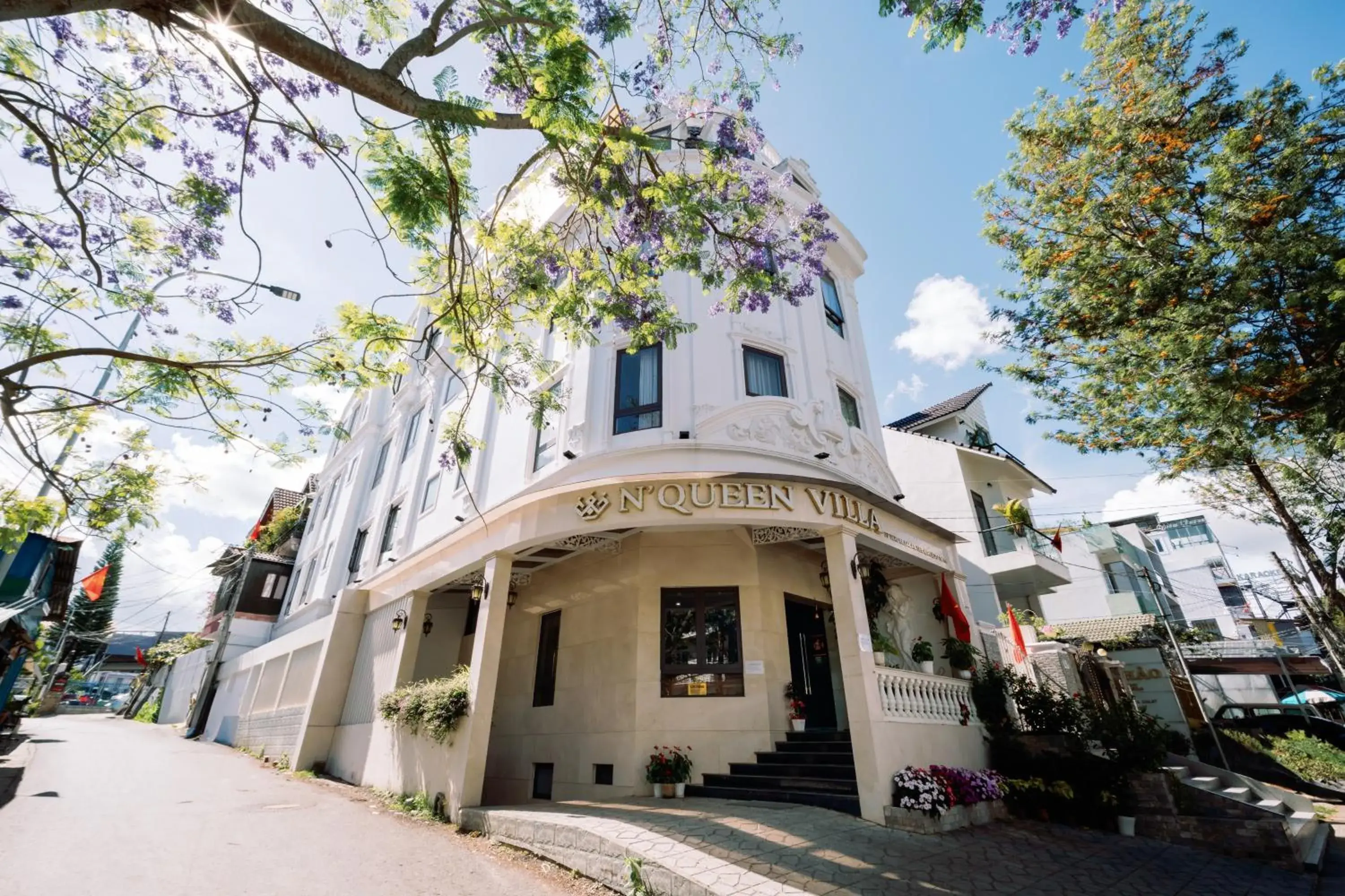 Property building in N Queen Apartment Hotel Property building in N Queen Apartment Hotel