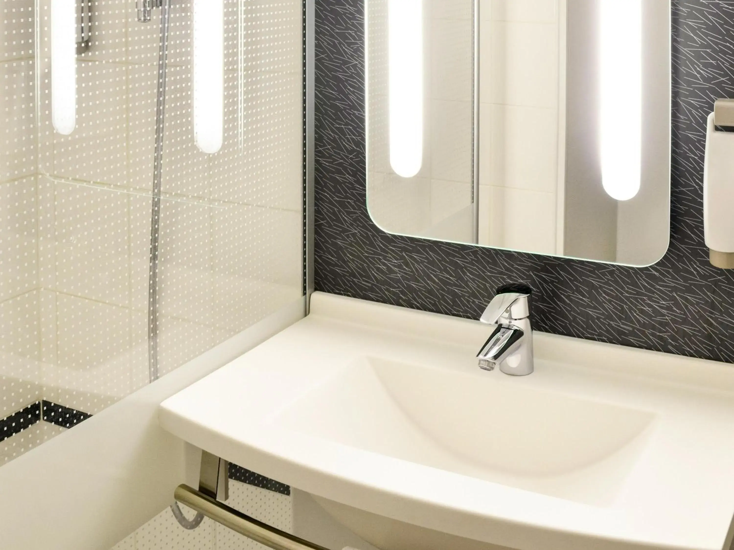 Bedroom in ibis Avignon Centre Gare Bedroom in ibis Avignon Centre Gare