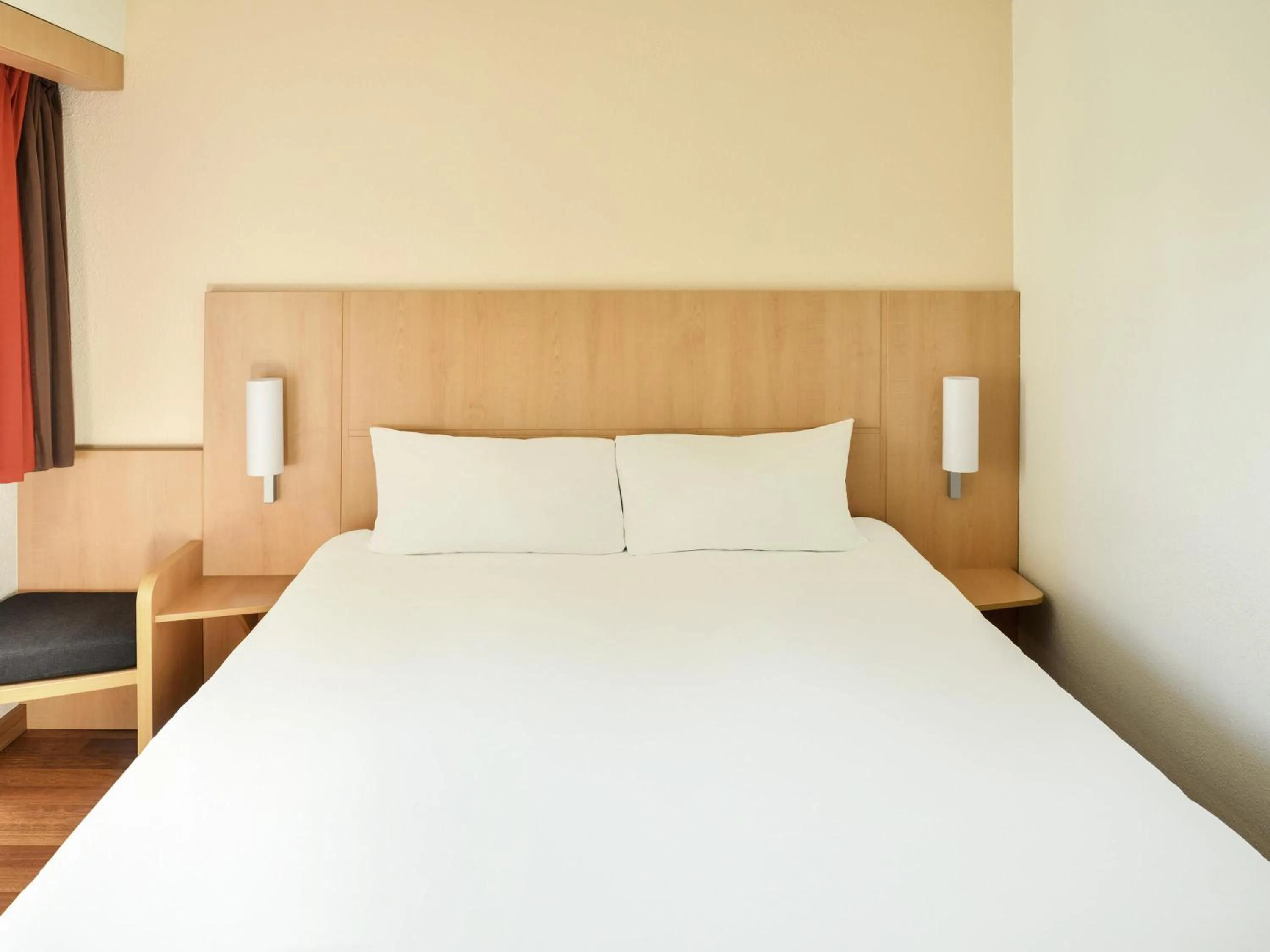 Bedroom, Bed in ibis Avignon Centre Gare