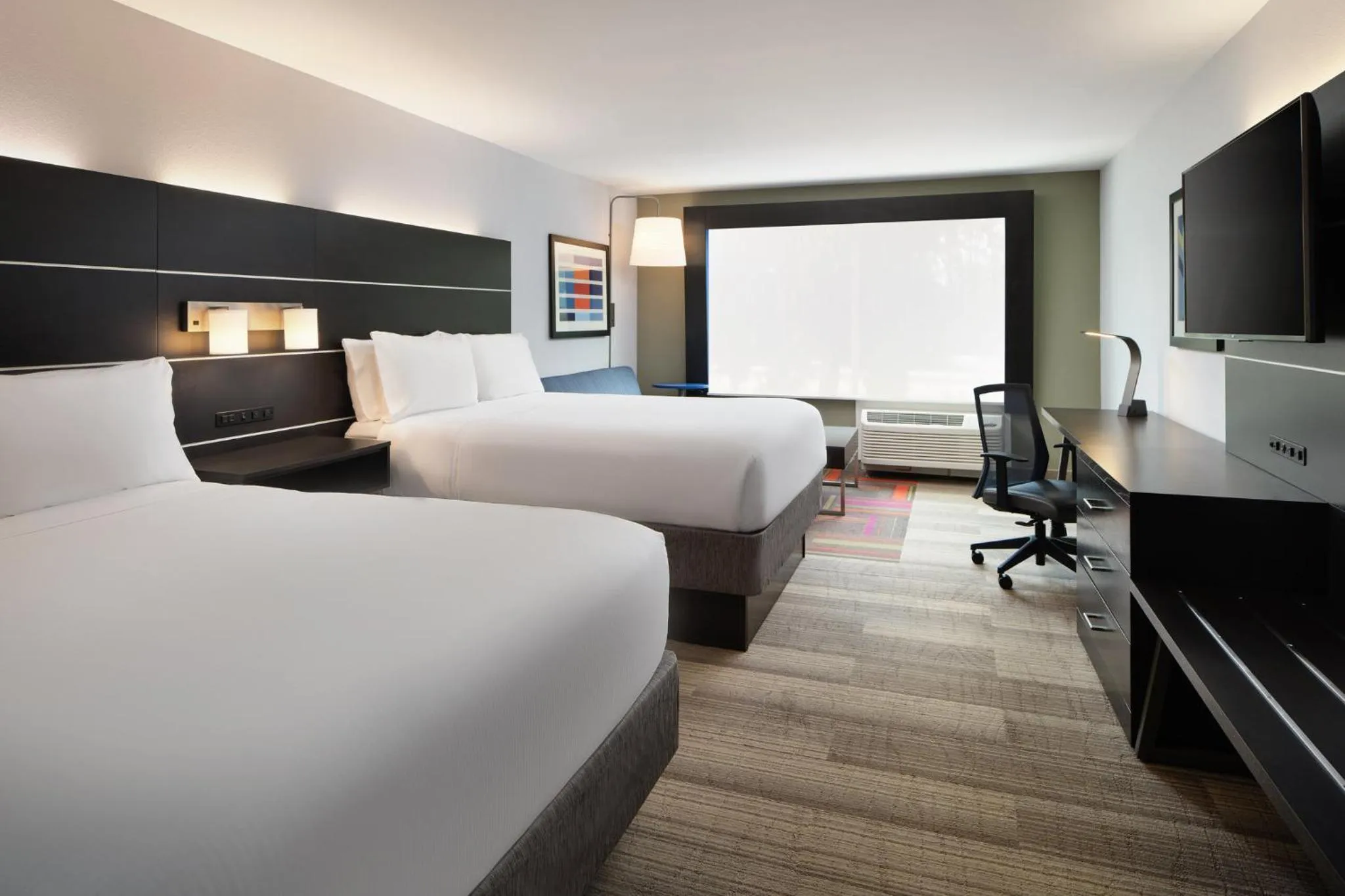 Photo of the whole room, Bed in Holiday Inn Express & Suites Brunswick by IHG
