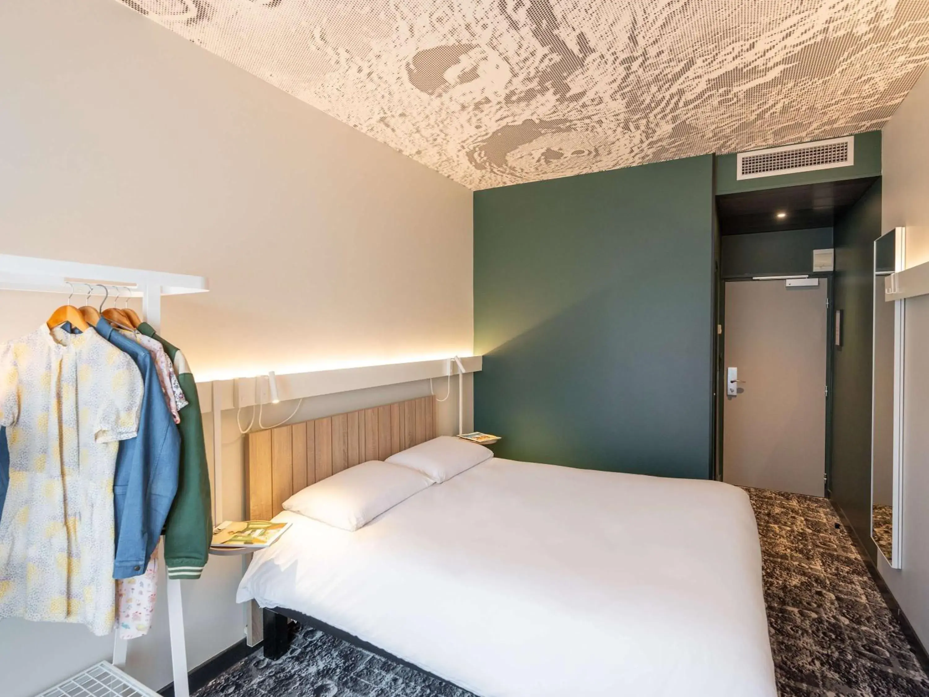 Bedroom, Bed in ibis Lyon Centre Perrache Bedroom, Bed in ibis Lyon Centre Perrache
