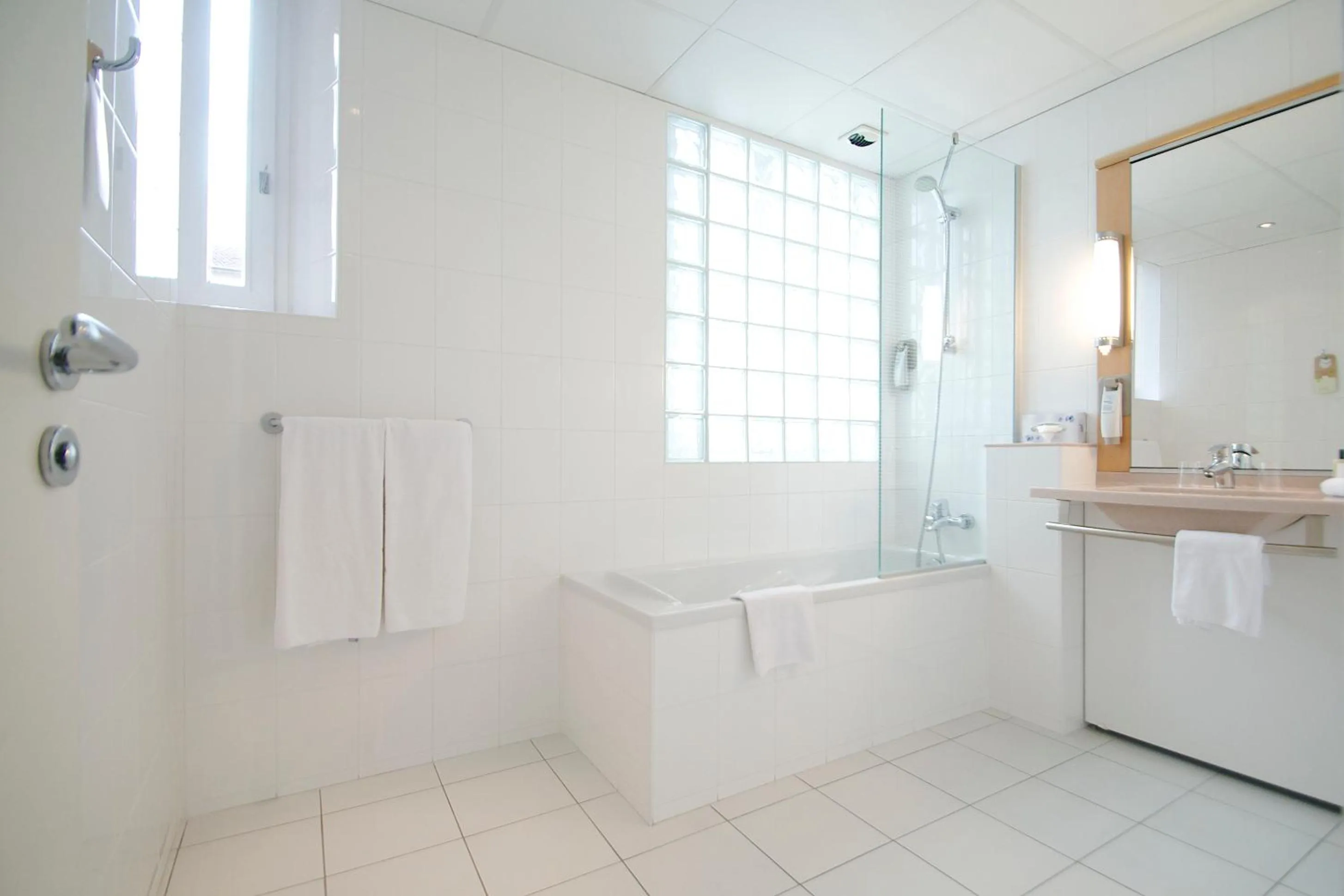 Toilet in ibis Lyon Centre Perrache