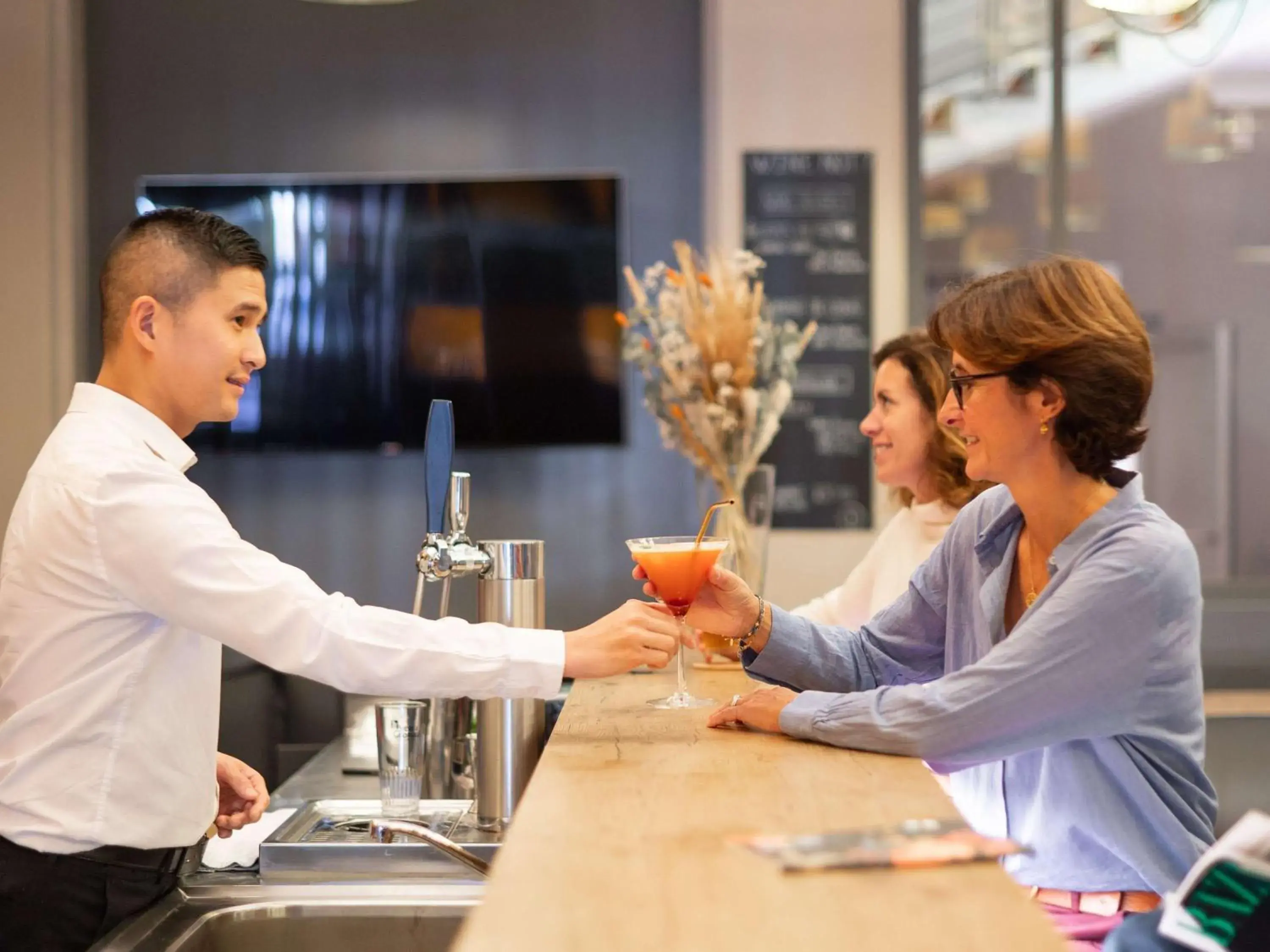 Lounge or bar in ibis Lyon Centre Perrache Lounge or bar in ibis Lyon Centre Perrache