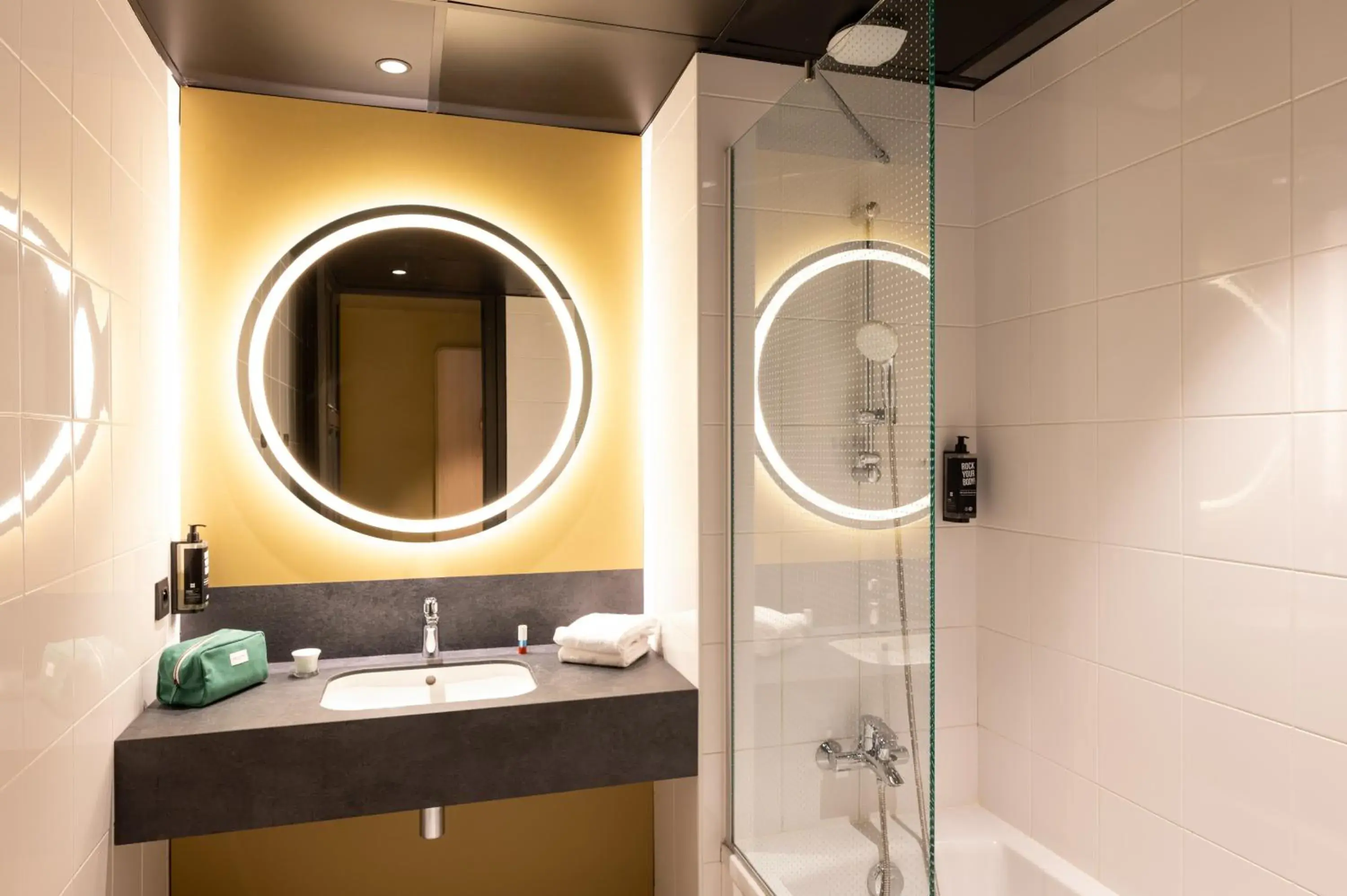 Premium Double Room with sofa bed in ibis Lyon Centre Perrache Premium Double Room with sofa bed in ibis Lyon Centre Perrache