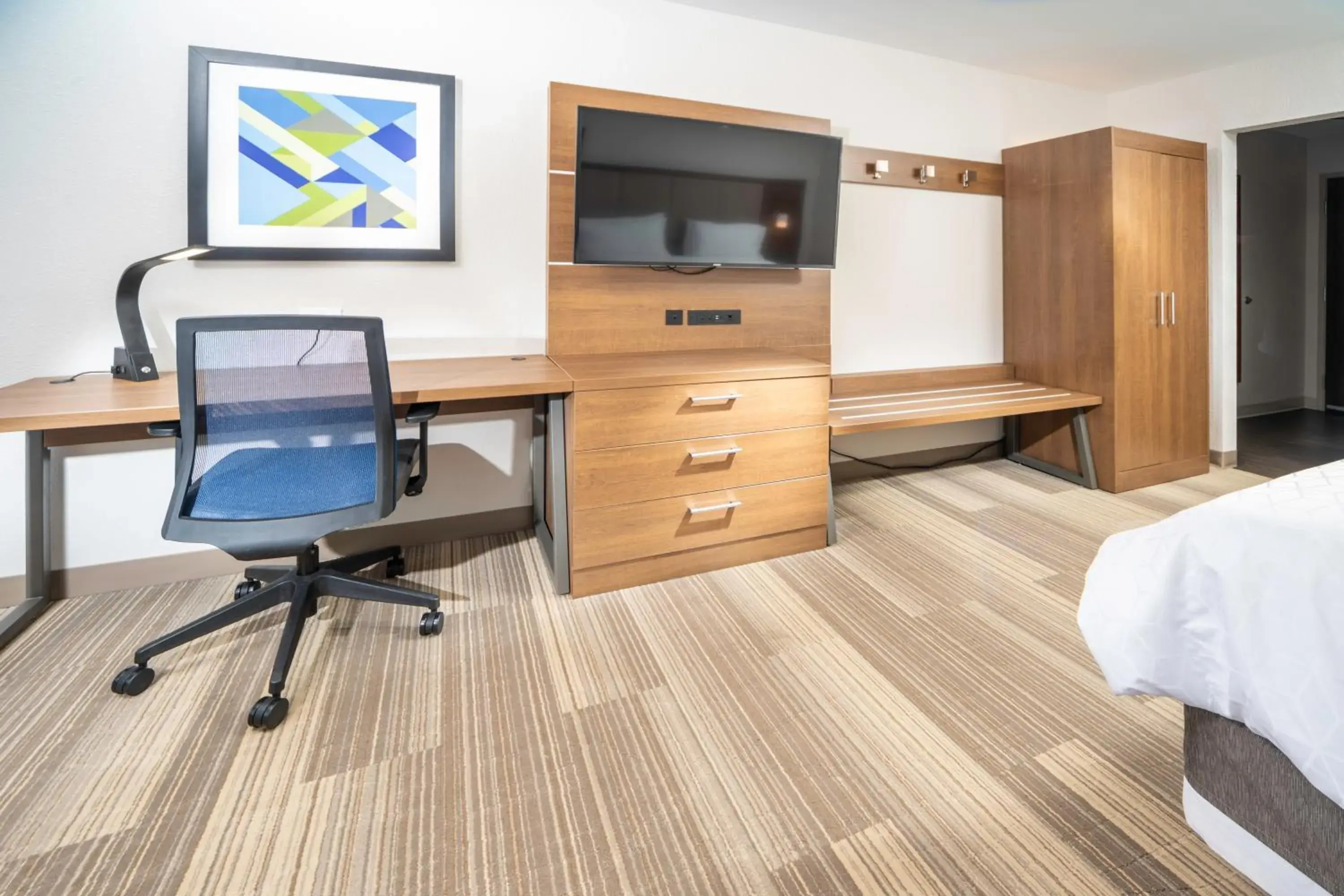 hair dresser, Bed in Holiday Inn Express & Suites - Florence - Cincinnati Airport by IHG hair dresser, Bed in Holiday Inn Express & Suites - Florence - Cincinnati Airport by IHG