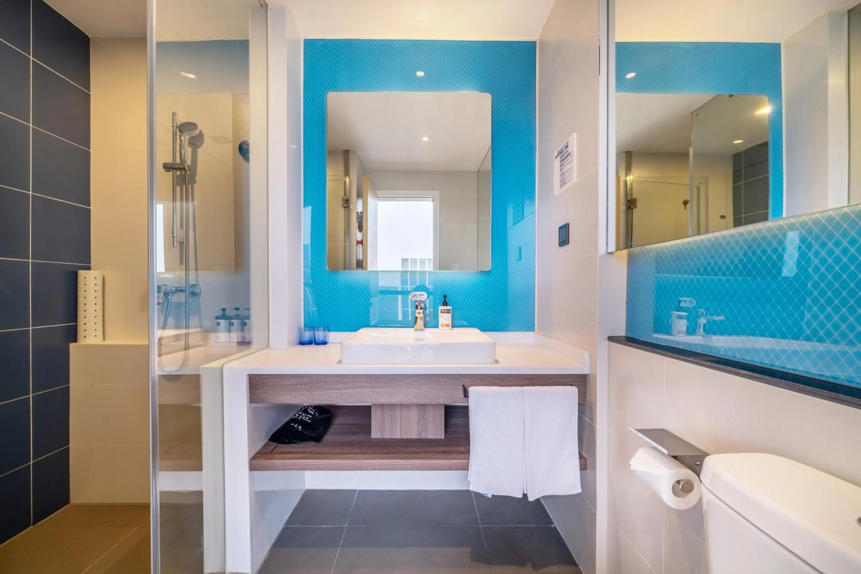 Holiday Inn Express Hangzhou Binjiang Aoti by IHG