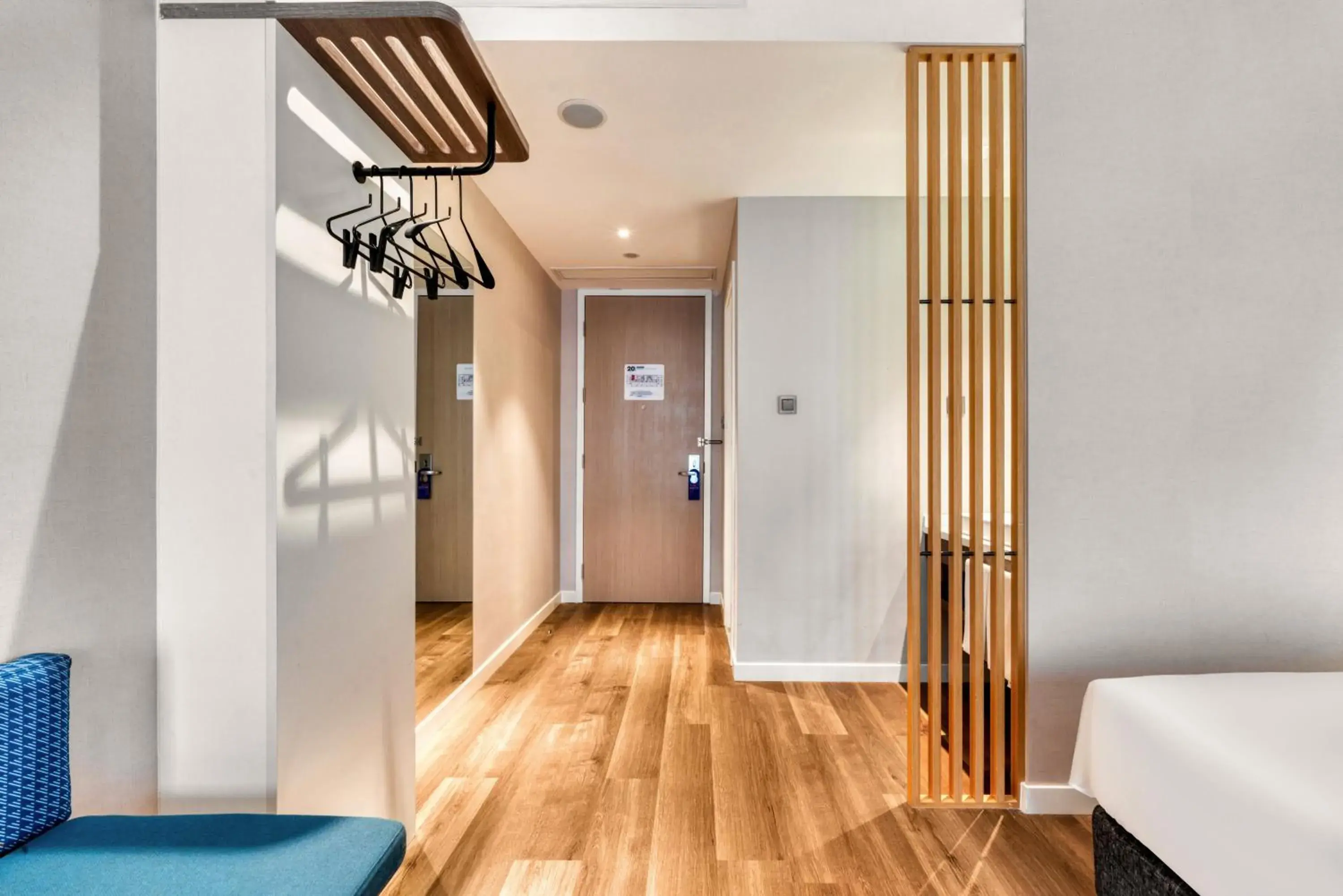 Photo of the whole room, Bed in Holiday Inn Express Hangzhou Binjiang Aoti by IHG Photo of the whole room, Bed in Holiday Inn Express Hangzhou Binjiang Aoti by IHG