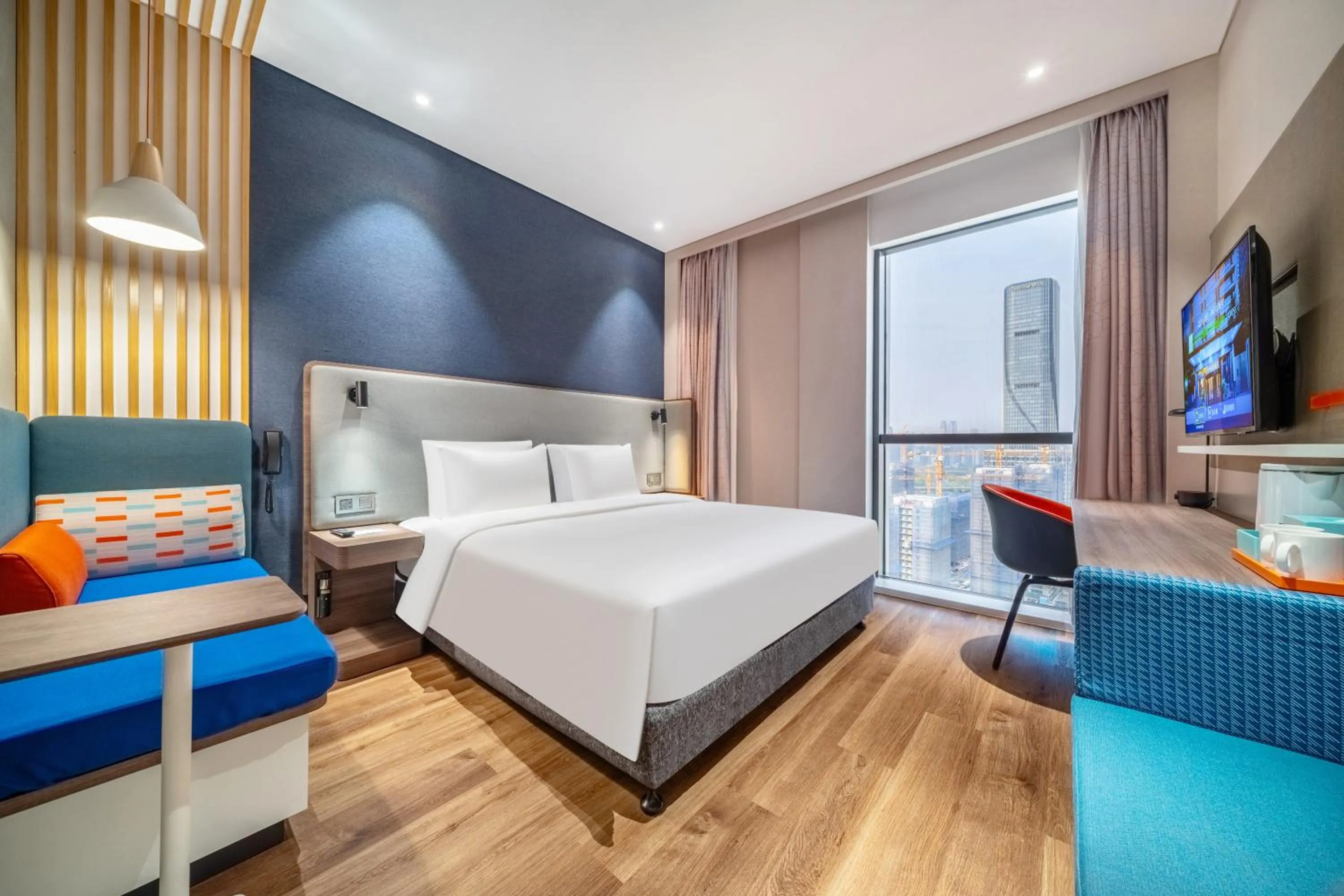 Bed in Holiday Inn Express Hangzhou Binjiang Aoti by IHG