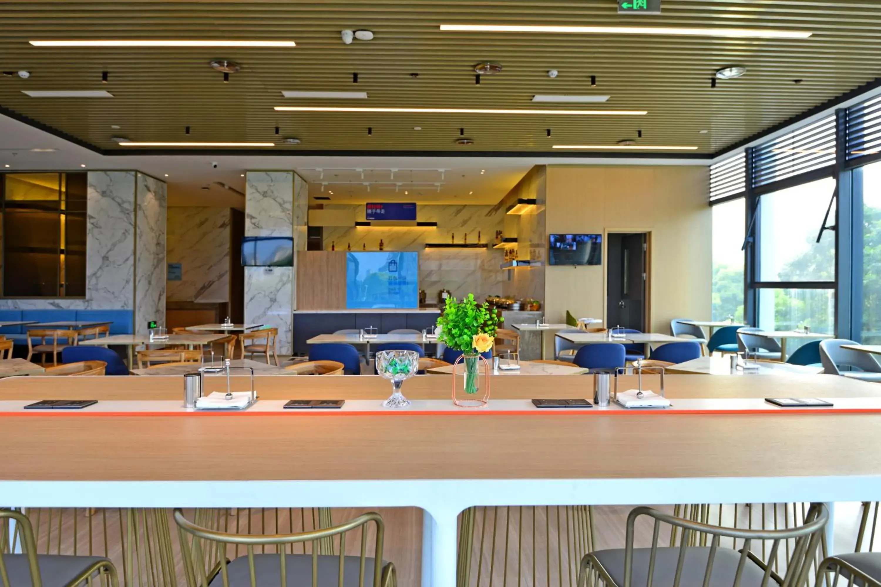 Restaurant/places to eat in Holiday Inn Express Hangzhou Binjiang Aoti by IHG Restaurant/places to eat in Holiday Inn Express Hangzhou Binjiang Aoti by IHG