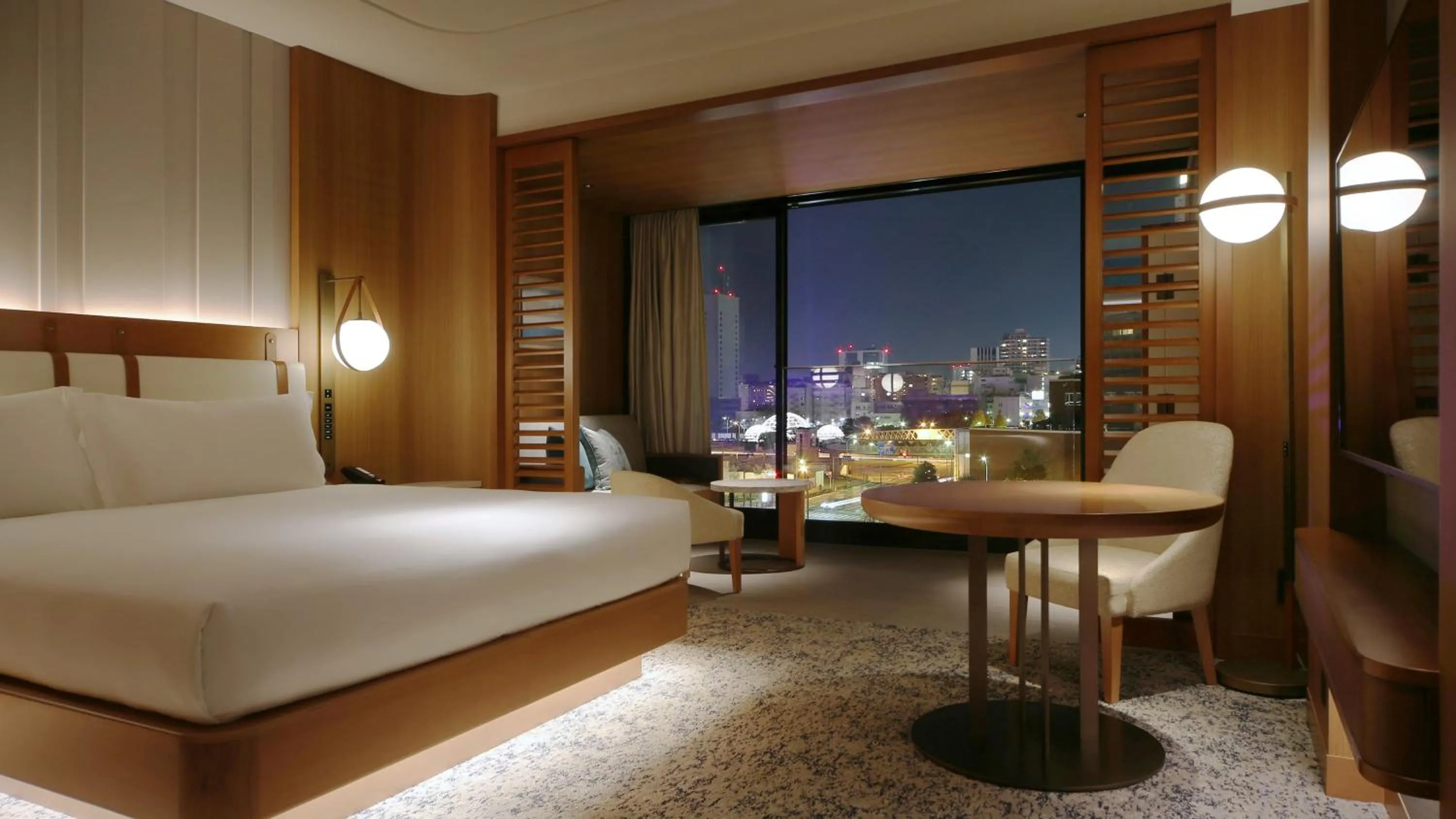 Photo of the whole room, Bed in InterContinental Yokohama Pier 8 by IHG