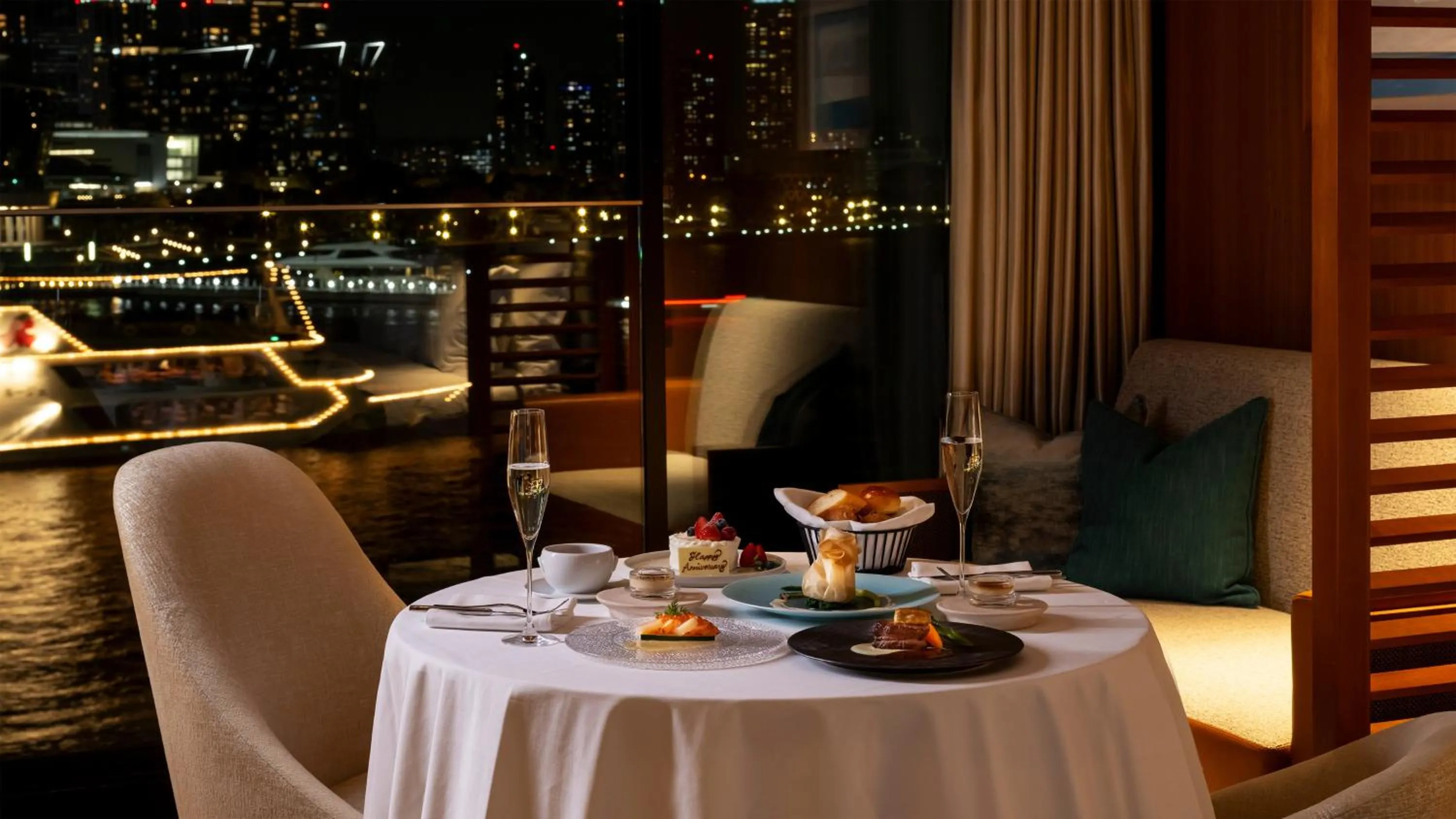 Photo of the whole room in InterContinental Yokohama Pier 8 by IHG