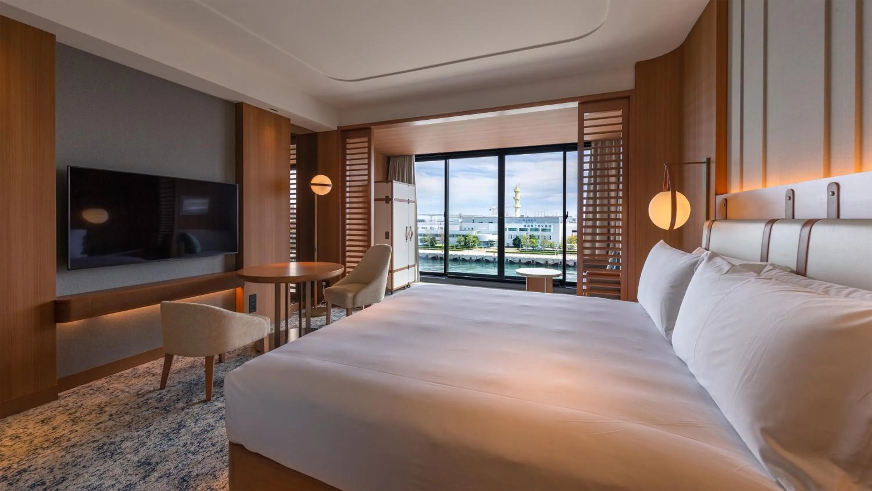 Photo of the whole room, Bed in InterContinental Yokohama Pier 8 by IHG