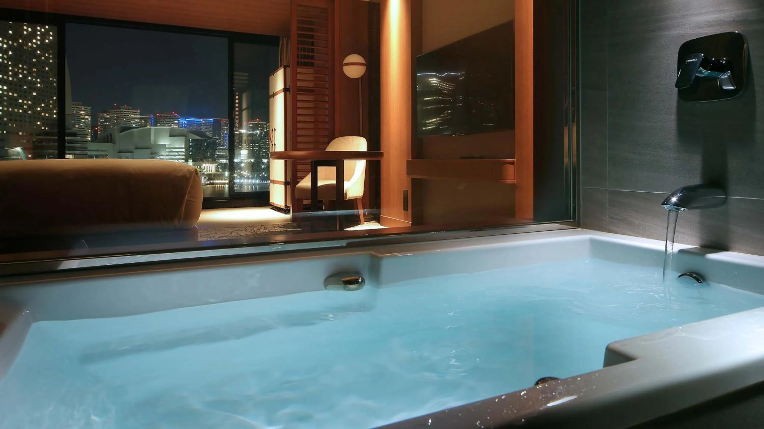 Photo of the whole room in InterContinental Yokohama Pier 8 by IHG