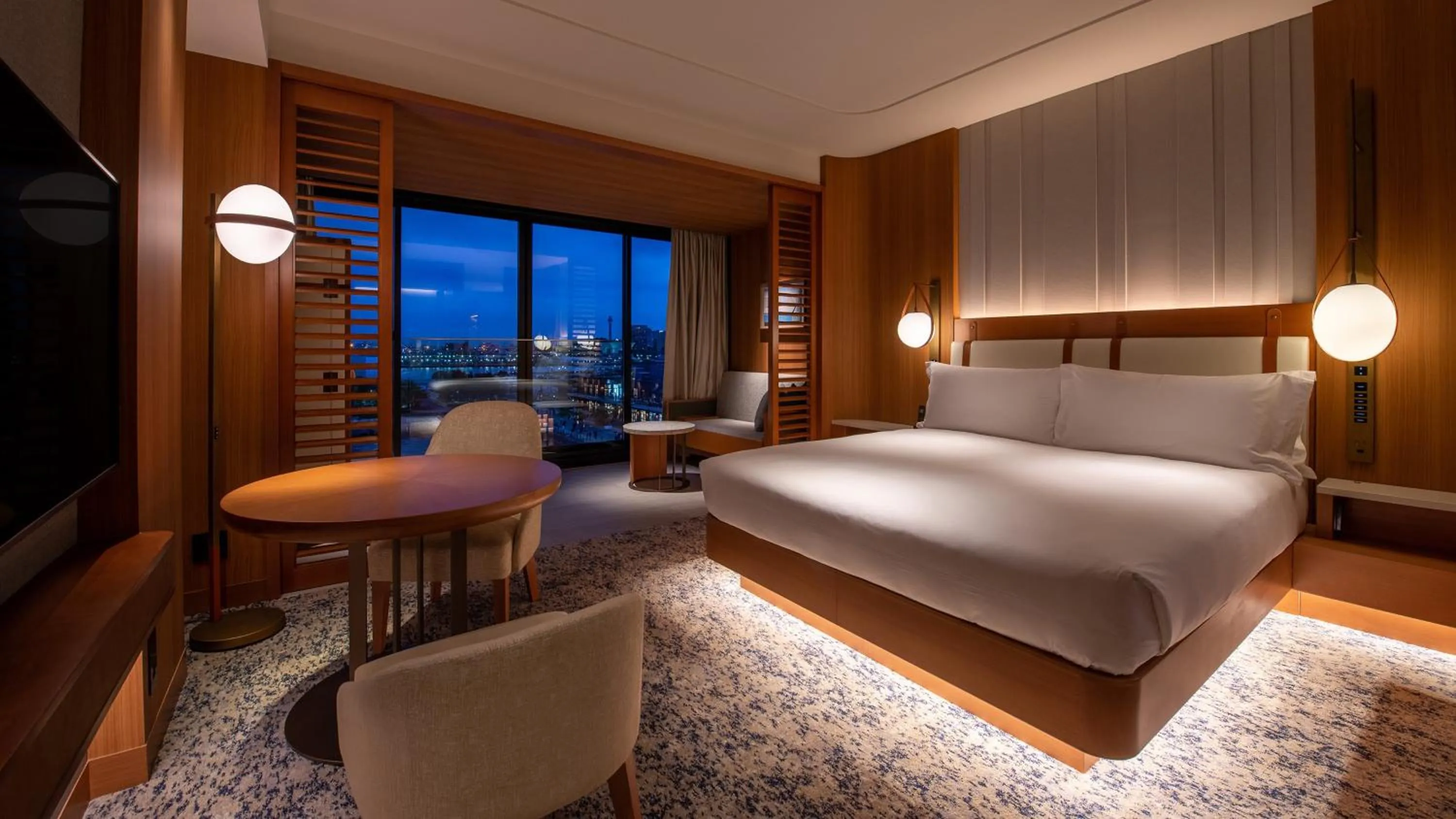 Photo of the whole room, Bed in InterContinental Yokohama Pier 8 by IHG