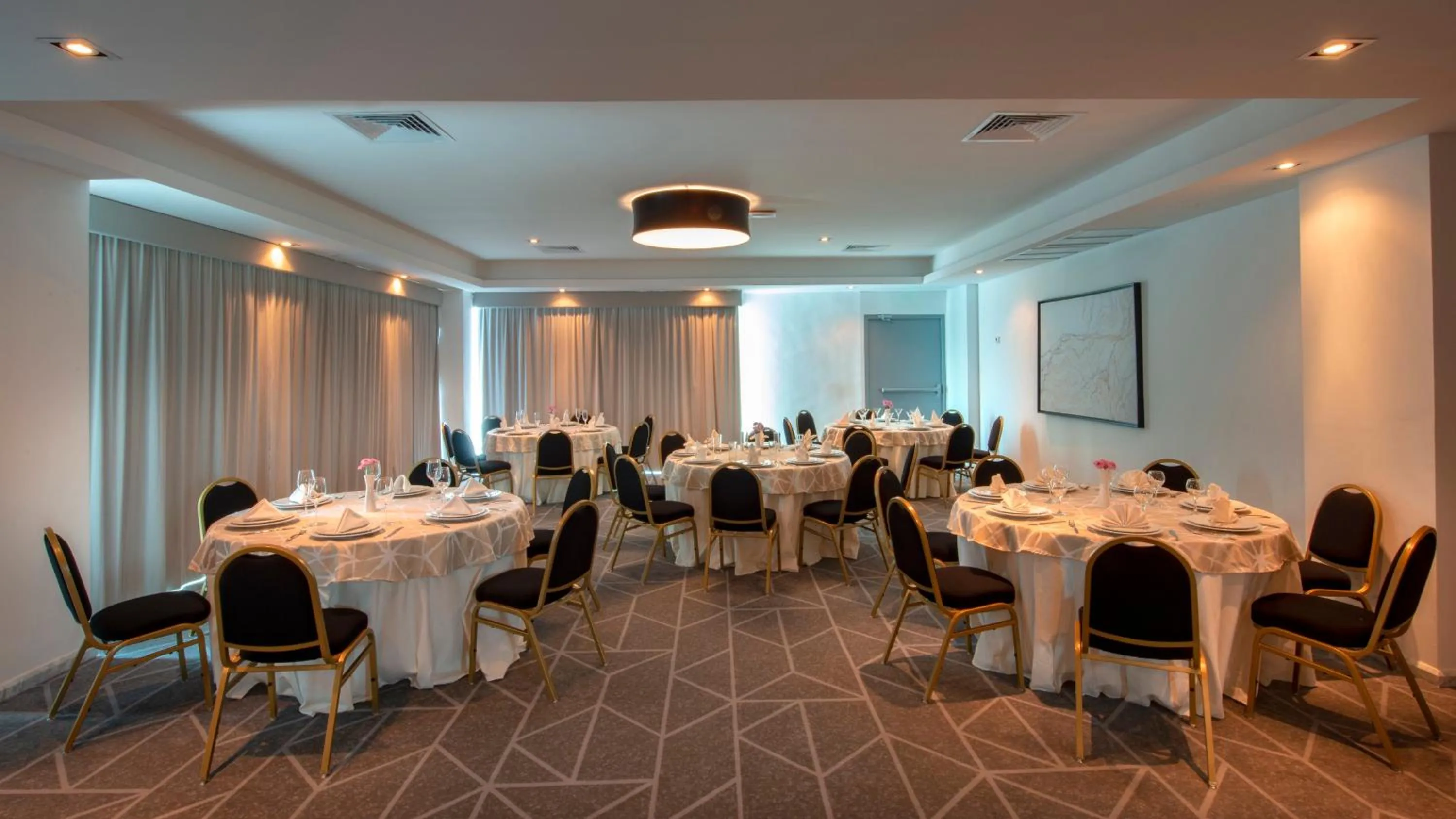 Meeting/conference room in Holiday Inn & Suites - Merida La Isla by IHG