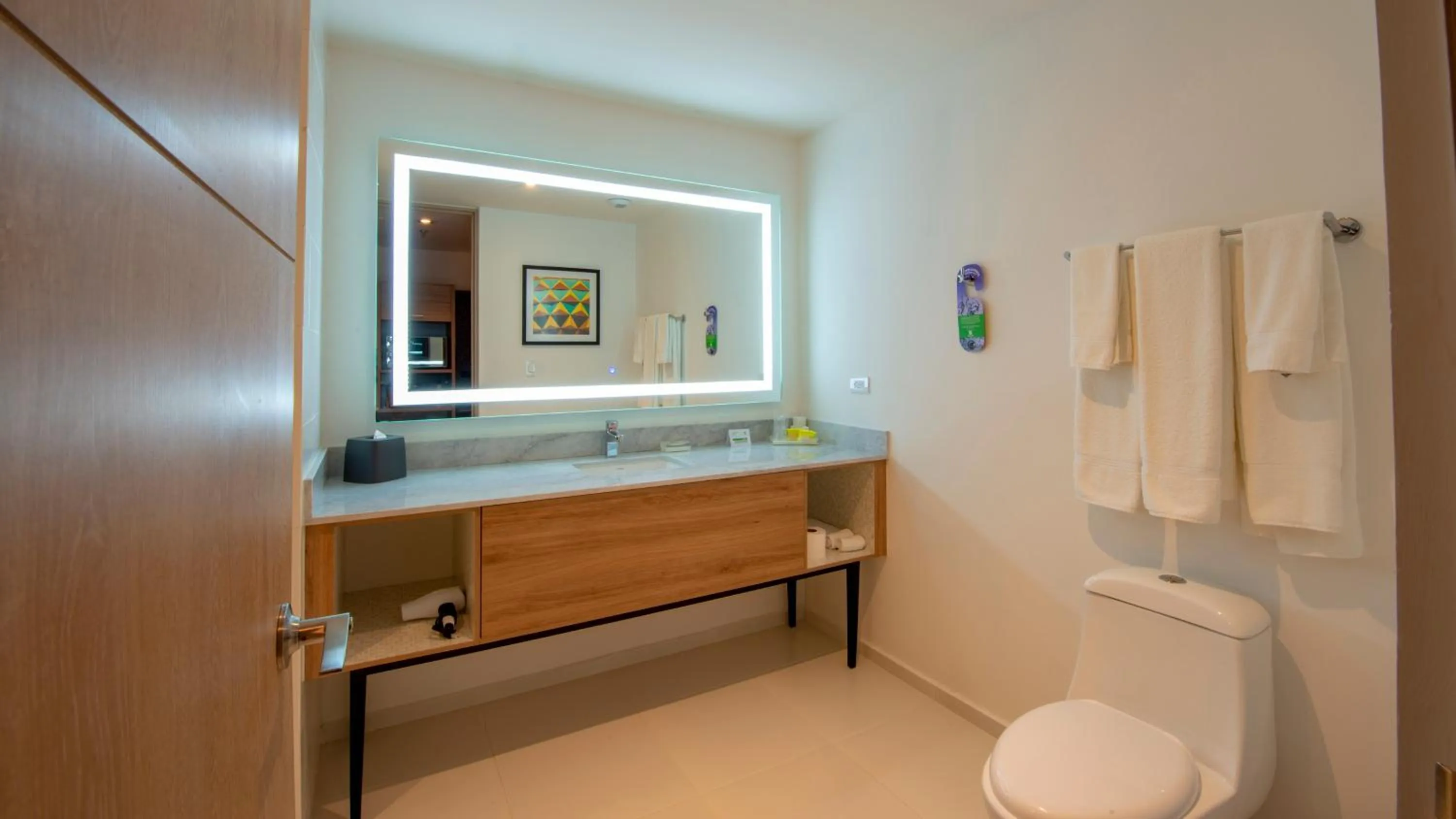 Bathroom in Holiday Inn & Suites - Merida La Isla by IHG