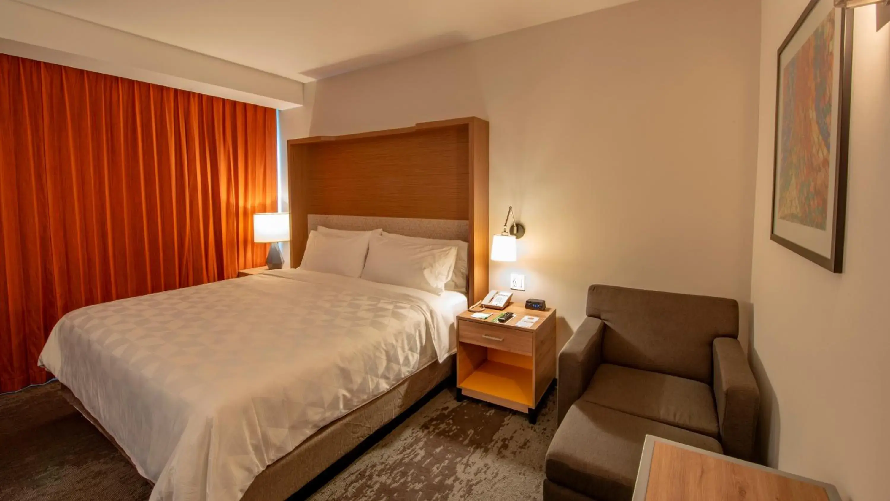 Photo of the whole room, Bed in Holiday Inn & Suites - Merida La Isla by IHG Photo of the whole room, Bed in Holiday Inn & Suites - Merida La Isla by IHG