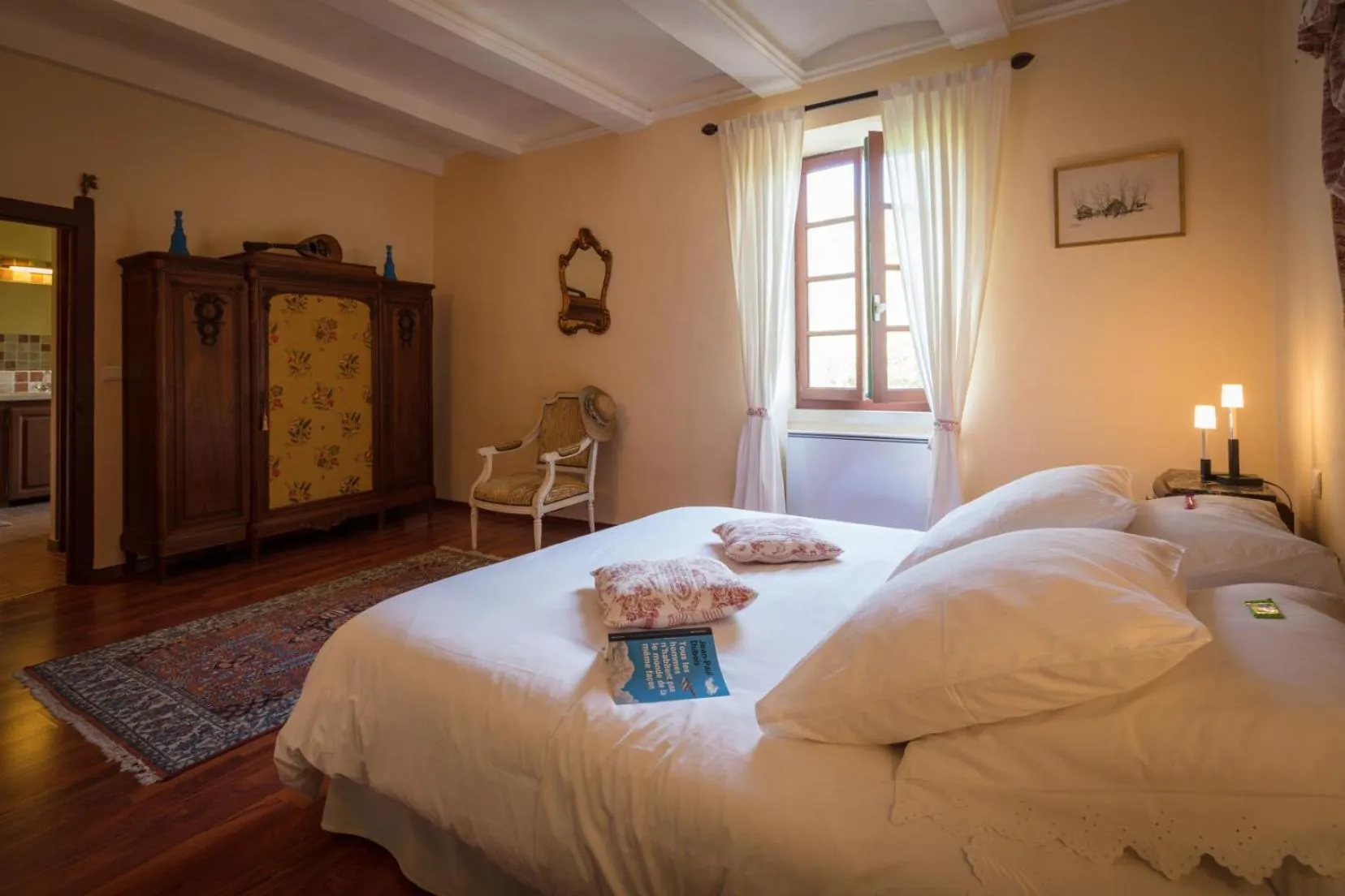 Photo of the whole room, Bed in Le Mas des Sages