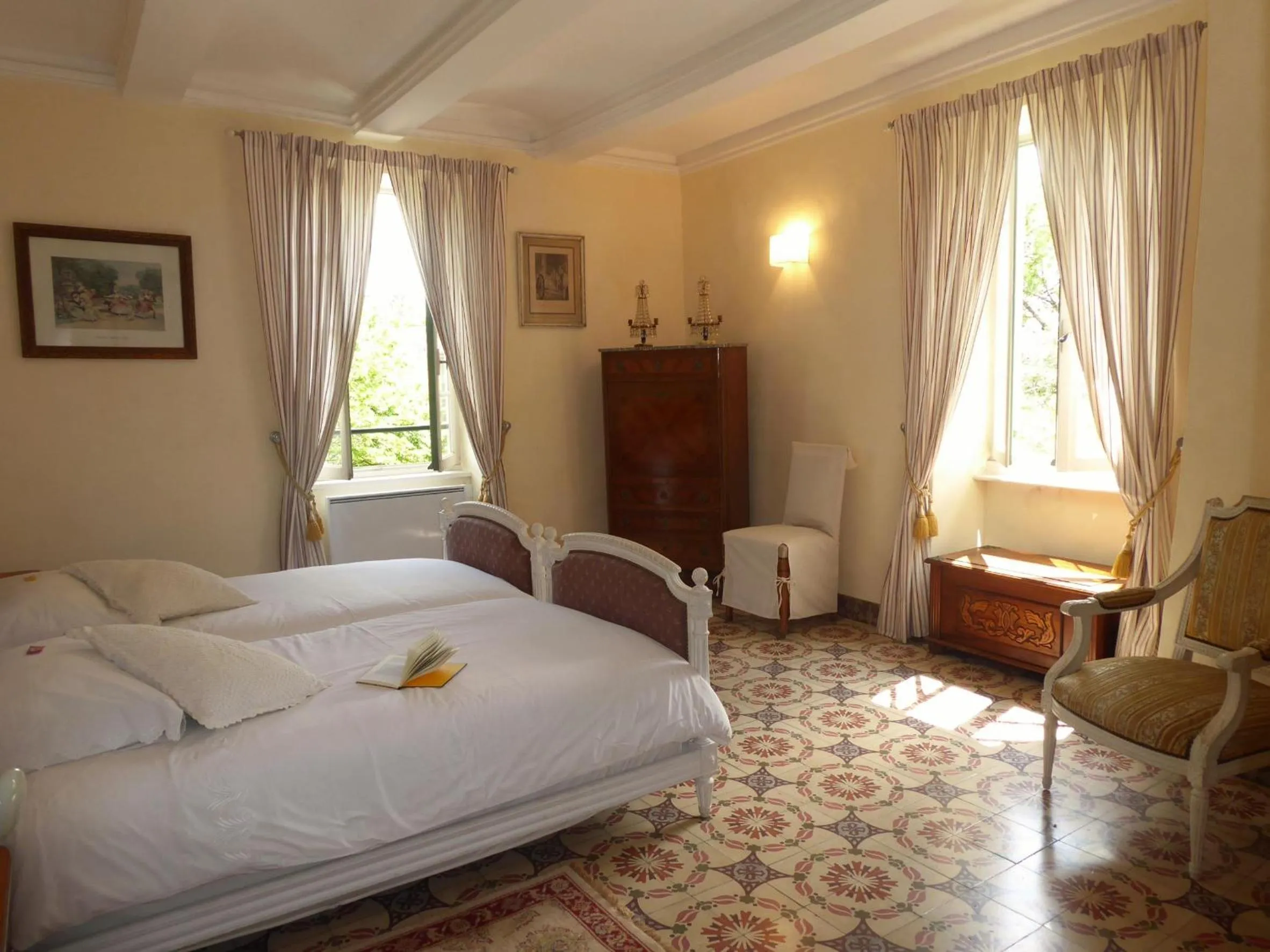 Photo of the whole room, Bed in Le Mas des Sages