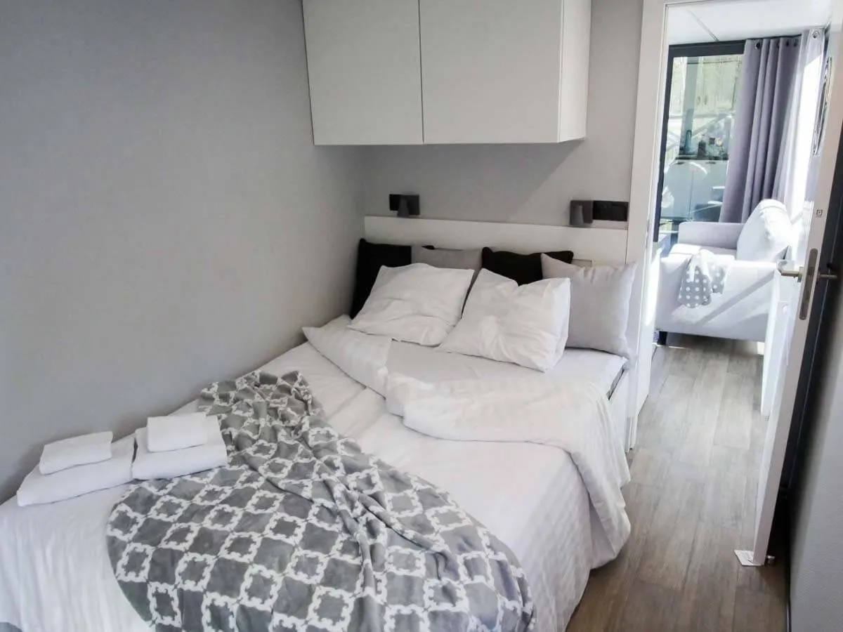 Bed in Rantakatti Apartments