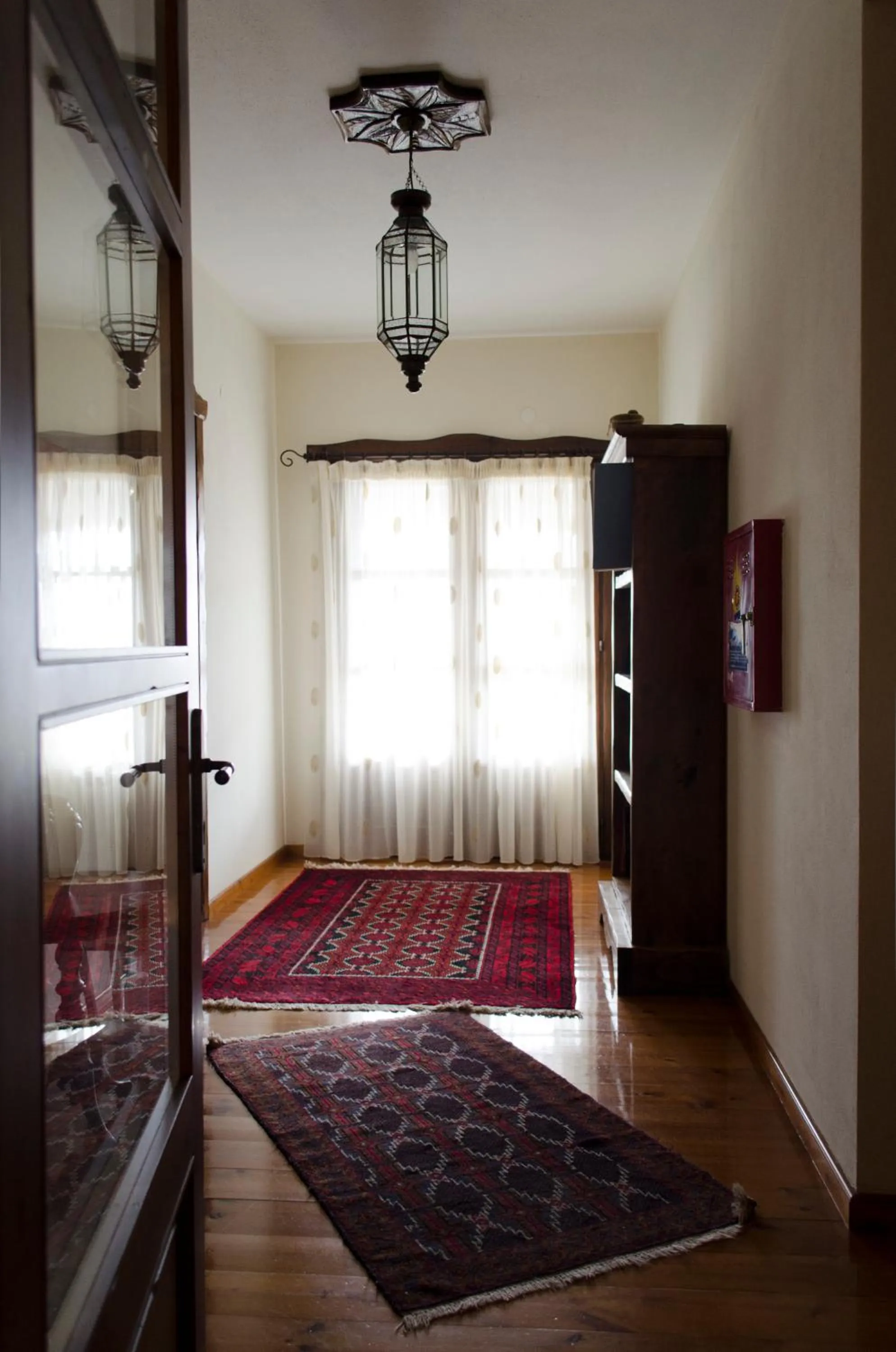 Library, Bed in Petrini Gonia