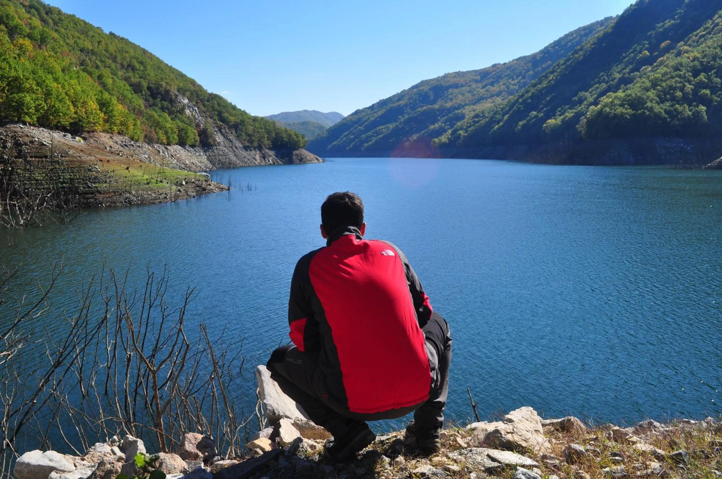 Area and facilities in Petrini Gonia