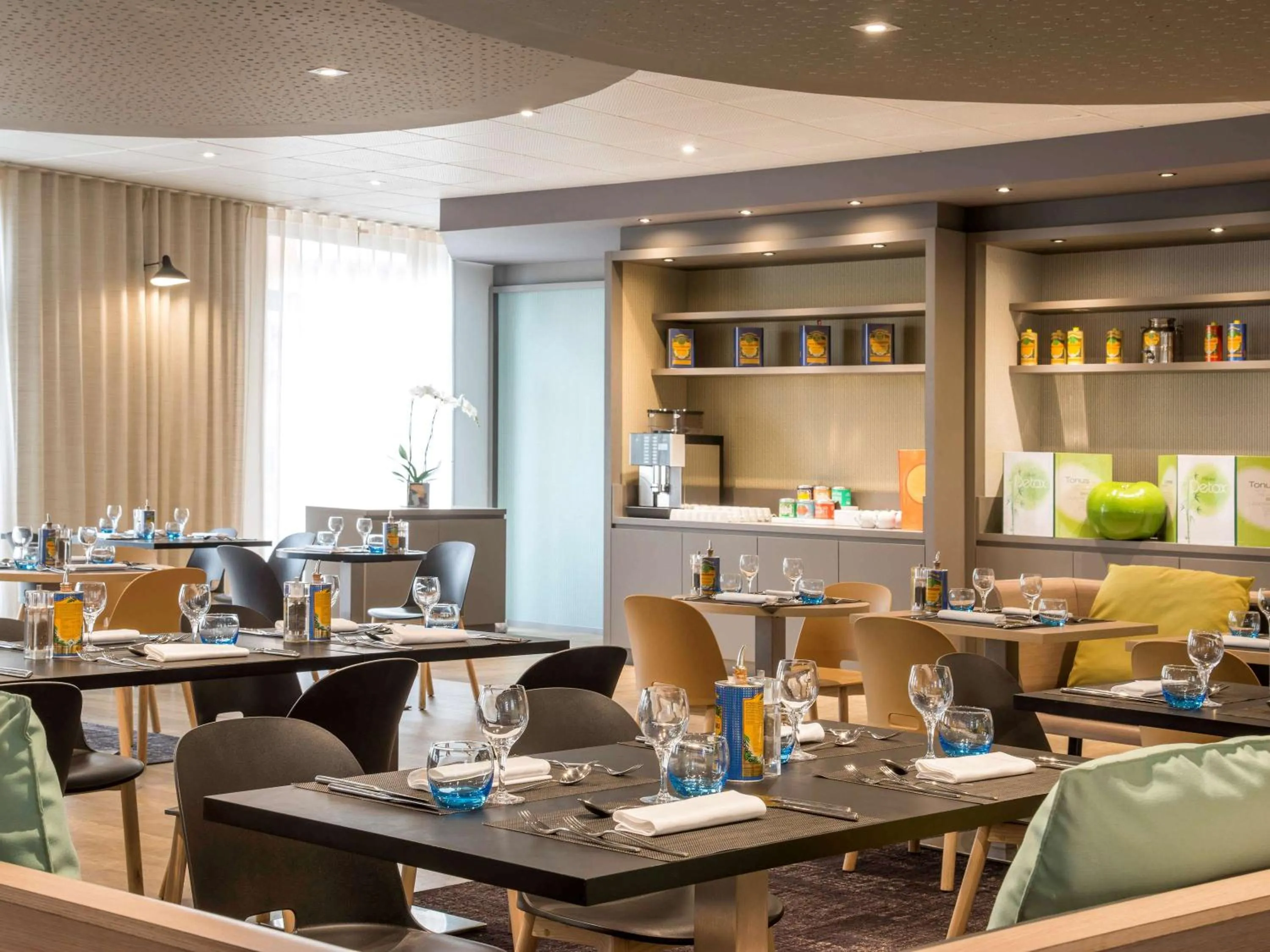 Restaurant/places to eat in Novotel Nice Centre Vieux Nice