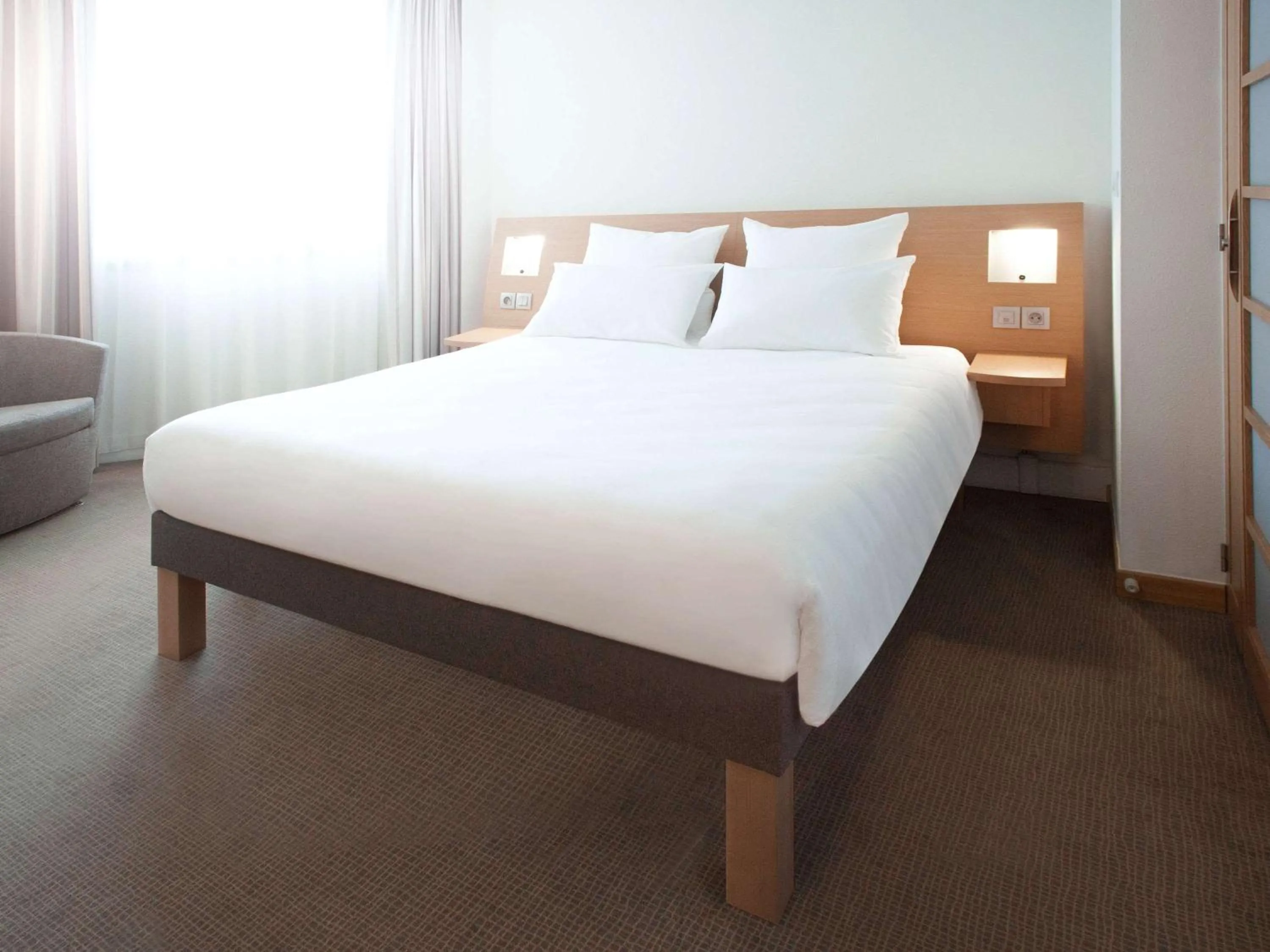 Photo of the whole room, Bed in Novotel Nice Centre Vieux Nice