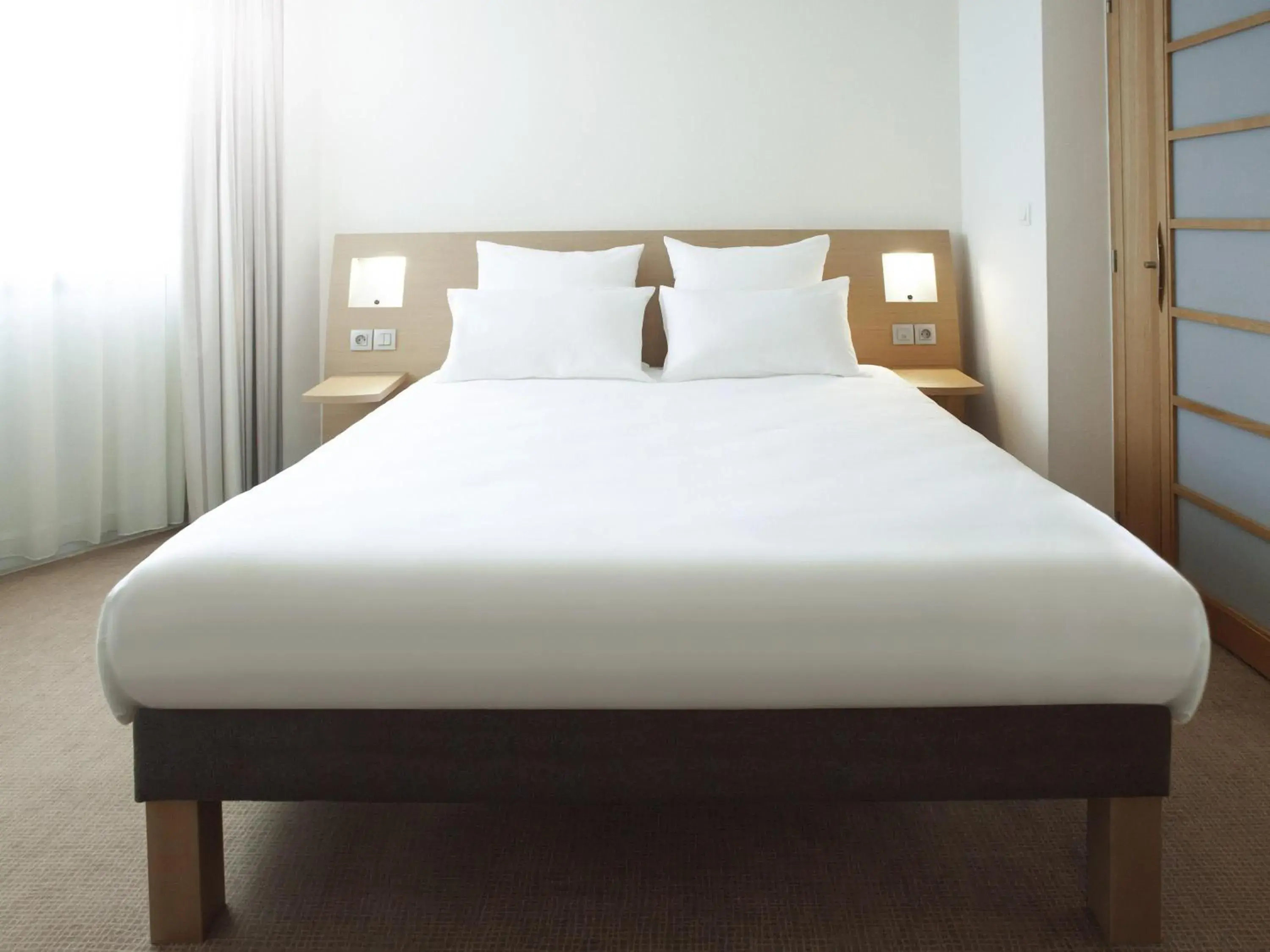 Bedroom, Bed in Novotel Nice Centre Vieux Nice Bedroom, Bed in Novotel Nice Centre Vieux Nice