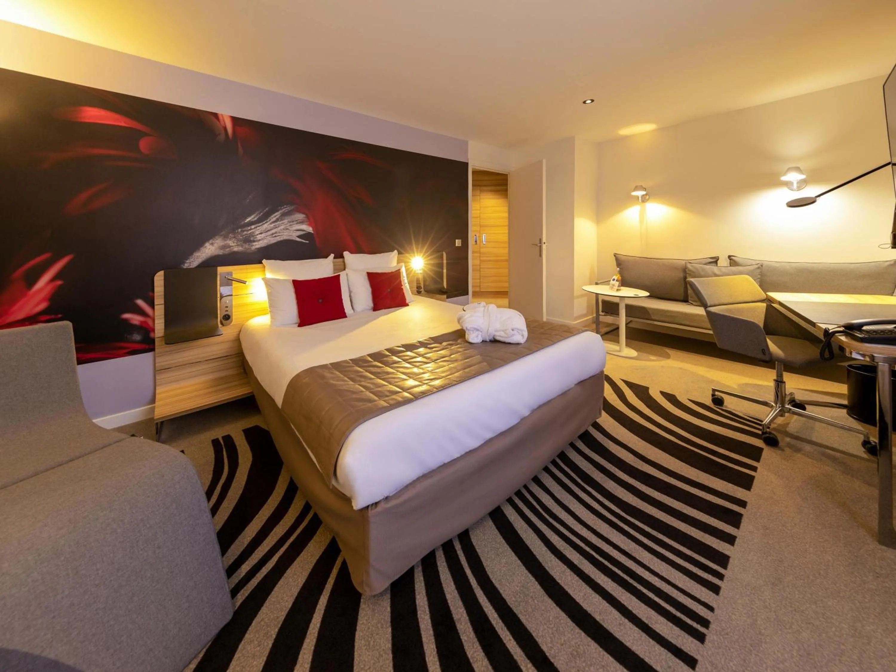 Bedroom, Bed in Novotel Nice Centre Vieux Nice