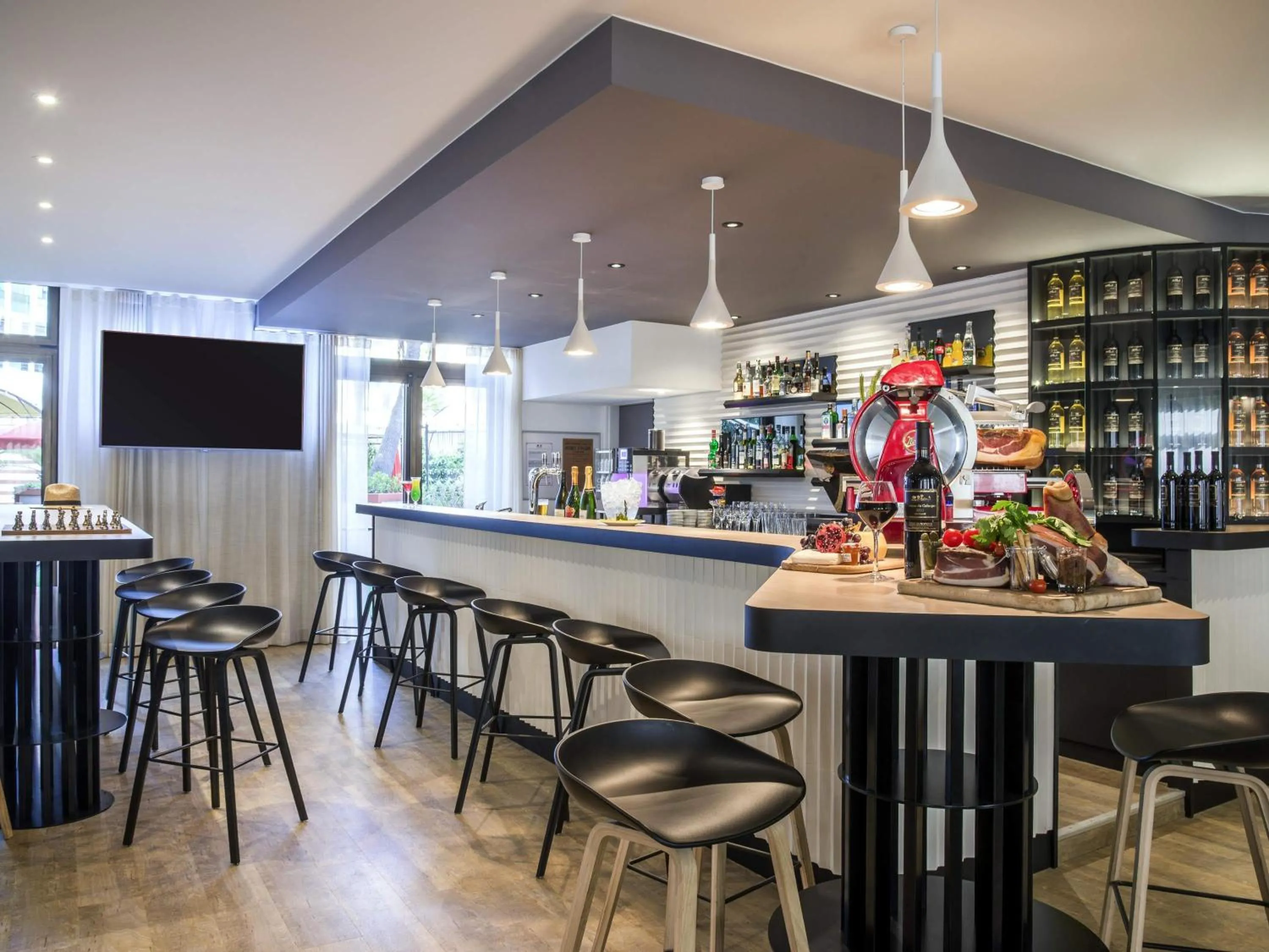 Lounge or bar in Novotel Nice Centre Vieux Nice