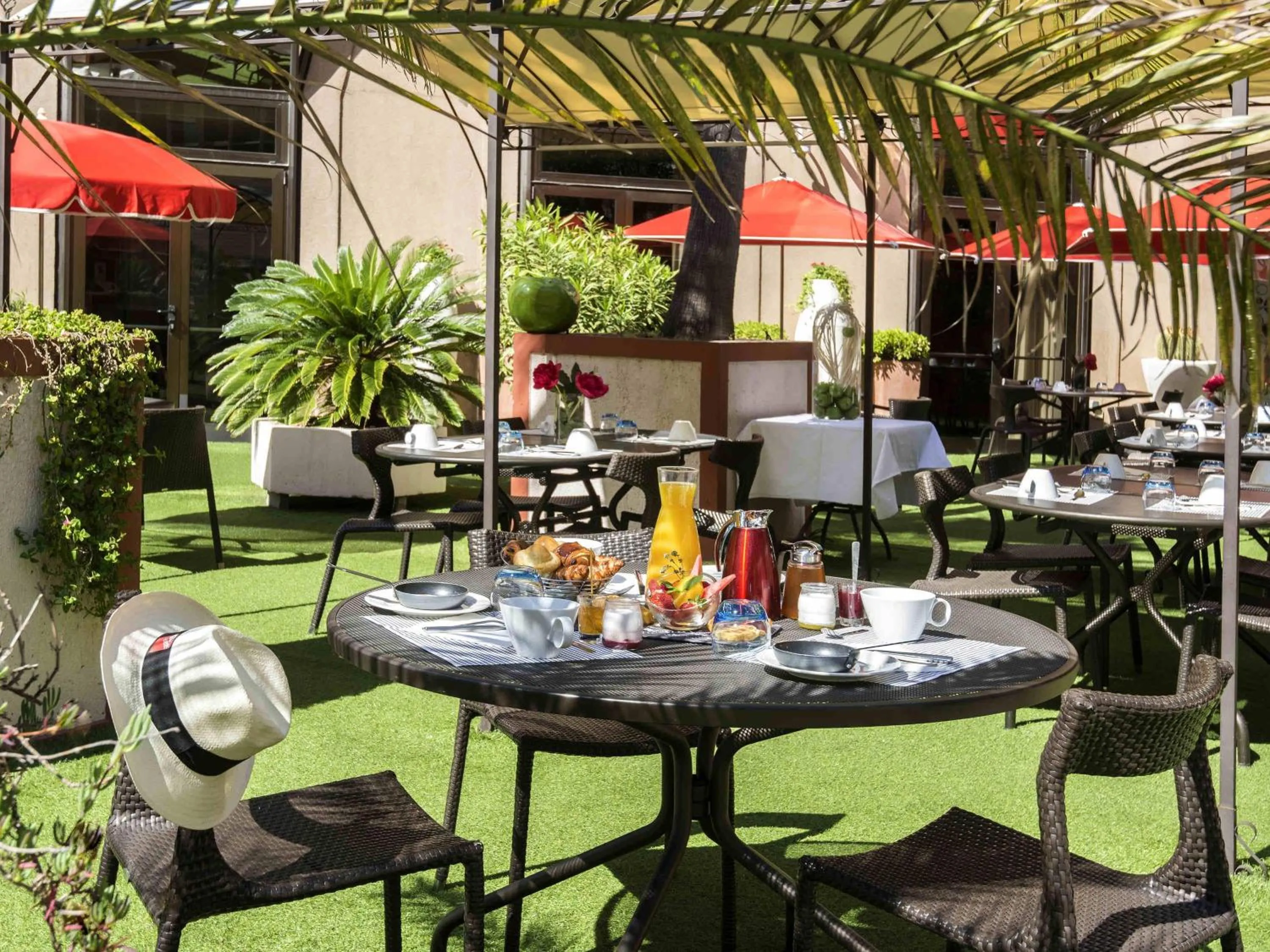 Restaurant/places to eat in Novotel Nice Centre Vieux Nice