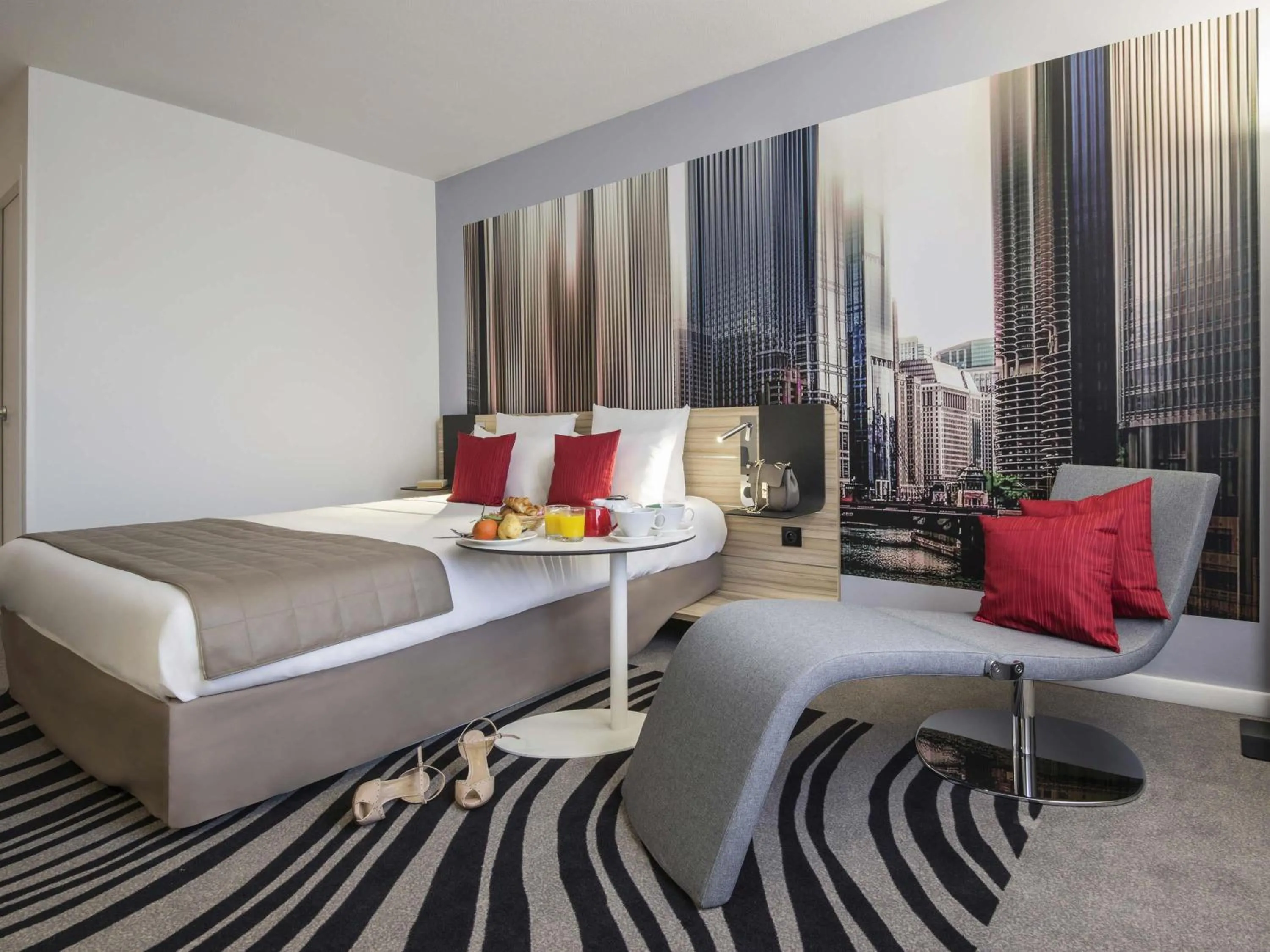 Bedroom, Bed in Novotel Nice Centre Vieux Nice