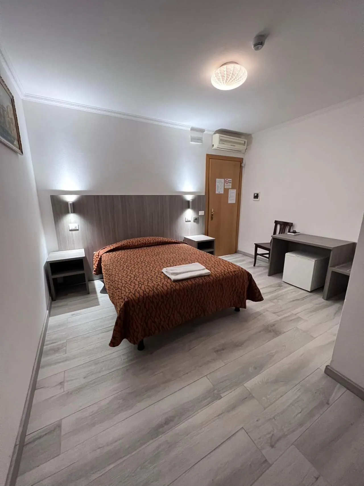 Bed in Taverna Dantesca