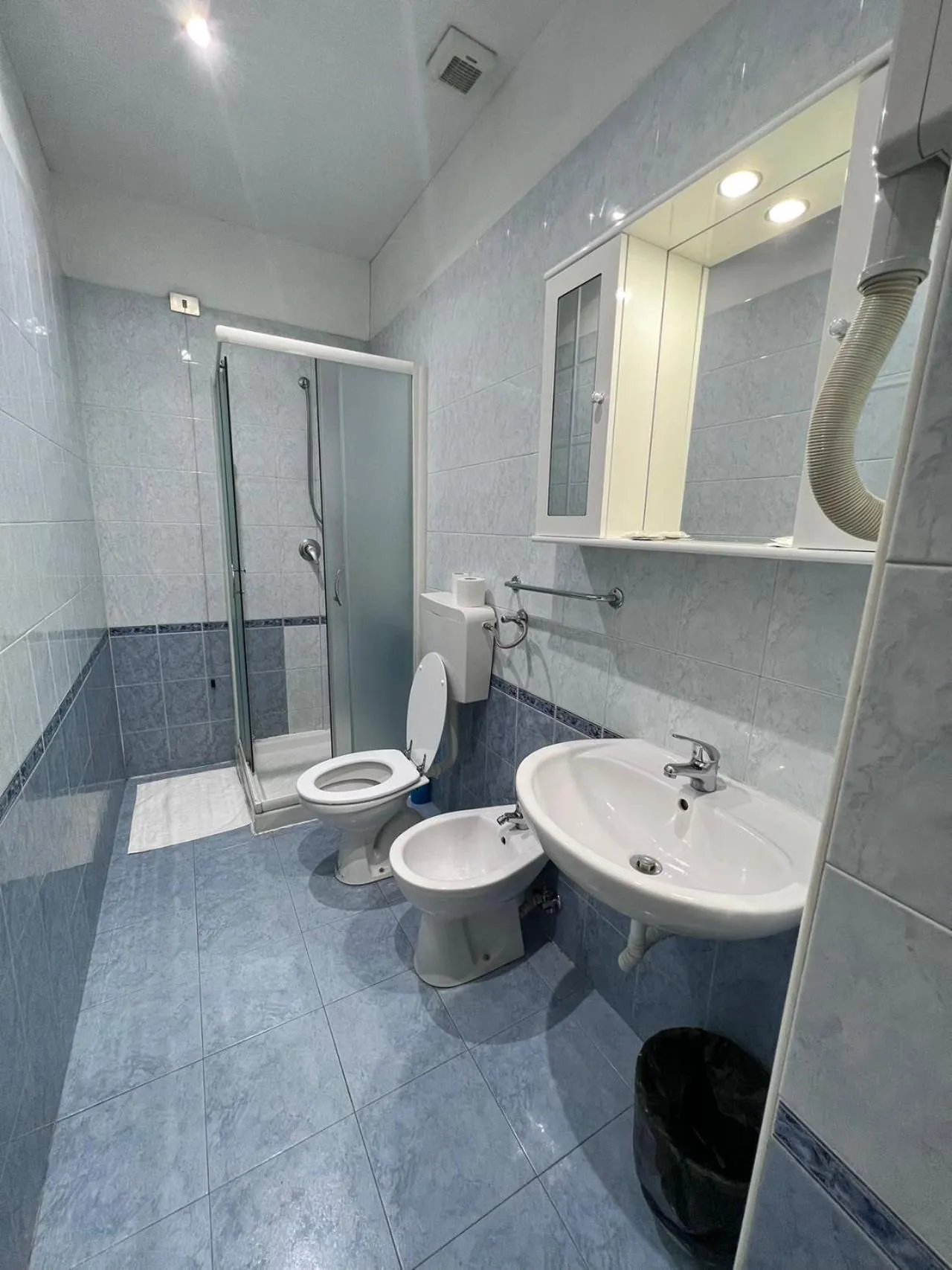 Bathroom in Taverna Dantesca