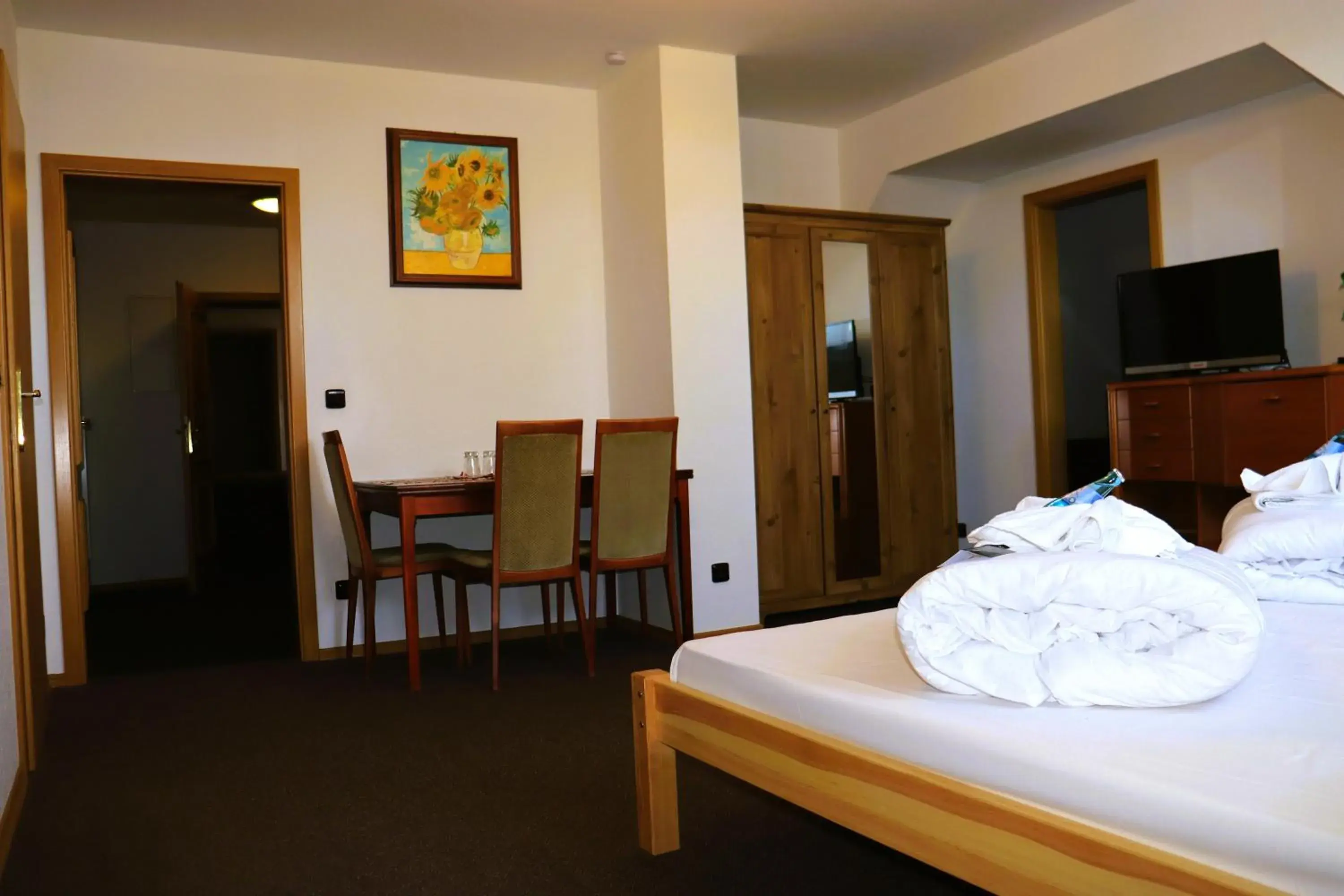 Family Room (4 Adults) in Schwarzes Ross Hotel & Restaurant Oberwiesenthal Family Room (4 Adults) in Schwarzes Ross Hotel & Restaurant Oberwiesenthal