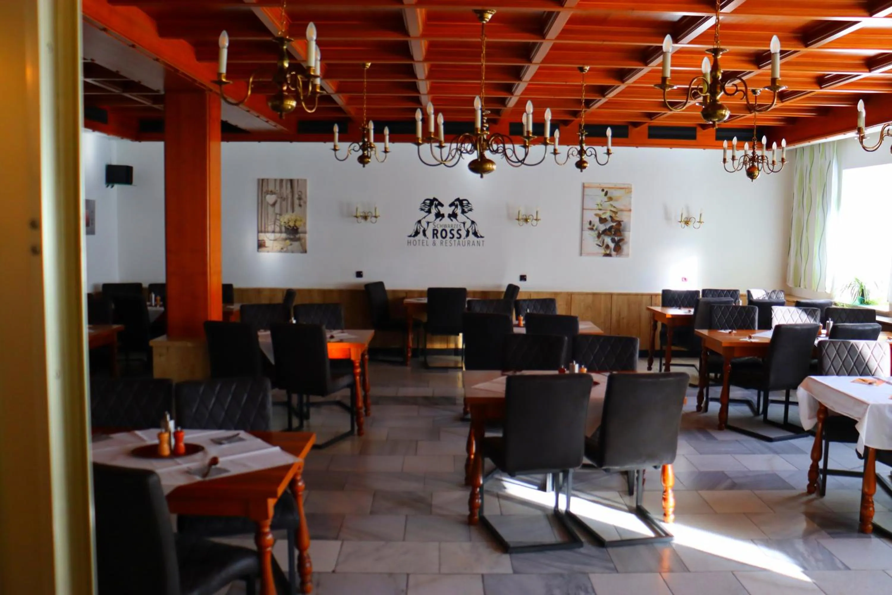 Restaurant/places to eat in Schwarzes Ross Hotel & Restaurant Oberwiesenthal