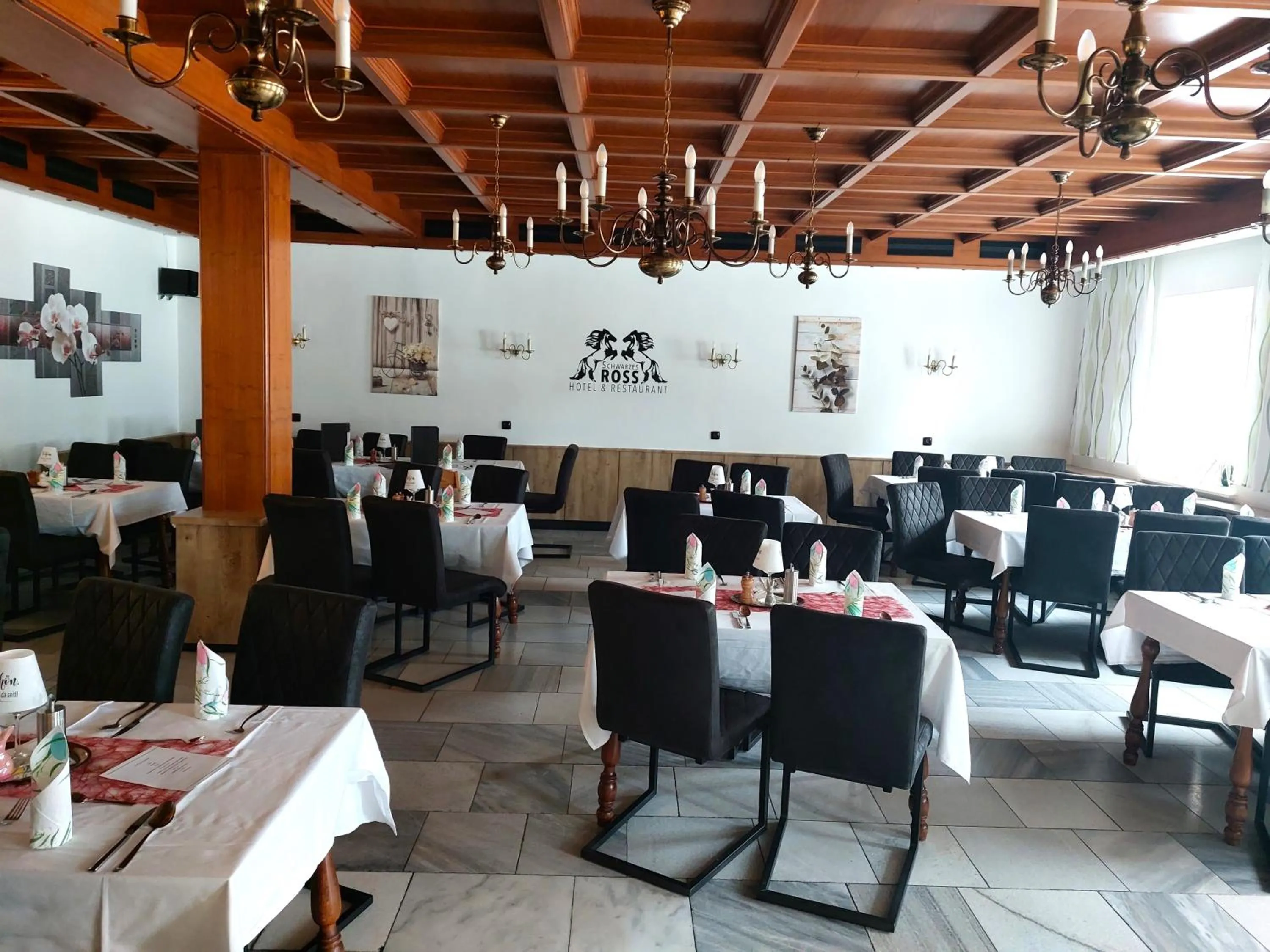 Restaurant/places to eat in Schwarzes Ross Hotel & Restaurant Oberwiesenthal