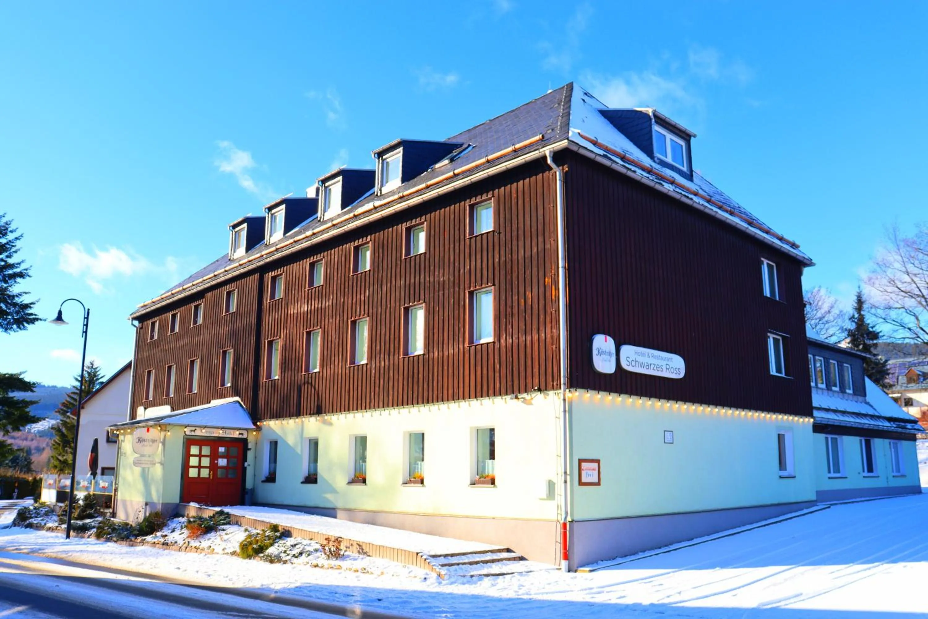 Property building in Schwarzes Ross Hotel & Restaurant Oberwiesenthal
