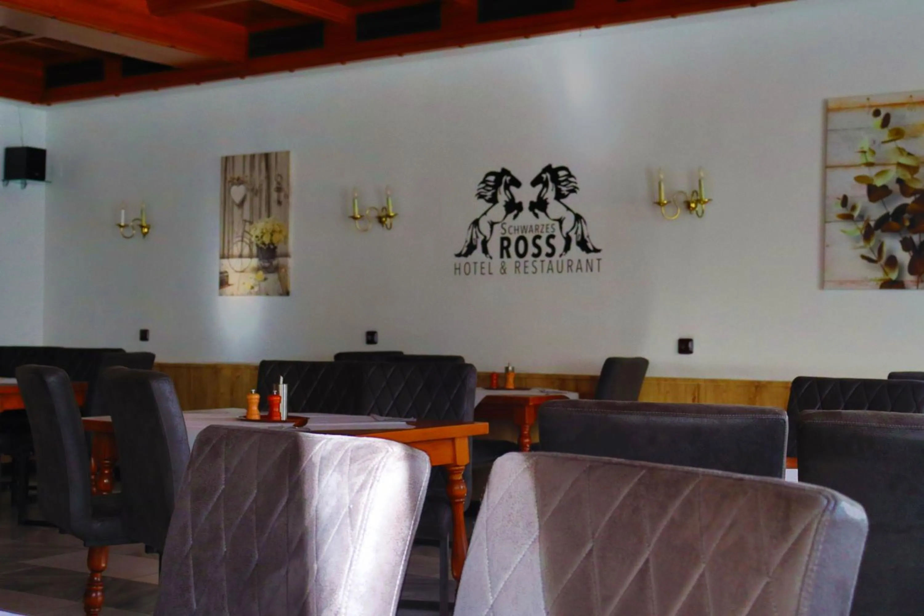 Restaurant/places to eat in Schwarzes Ross Hotel & Restaurant Oberwiesenthal